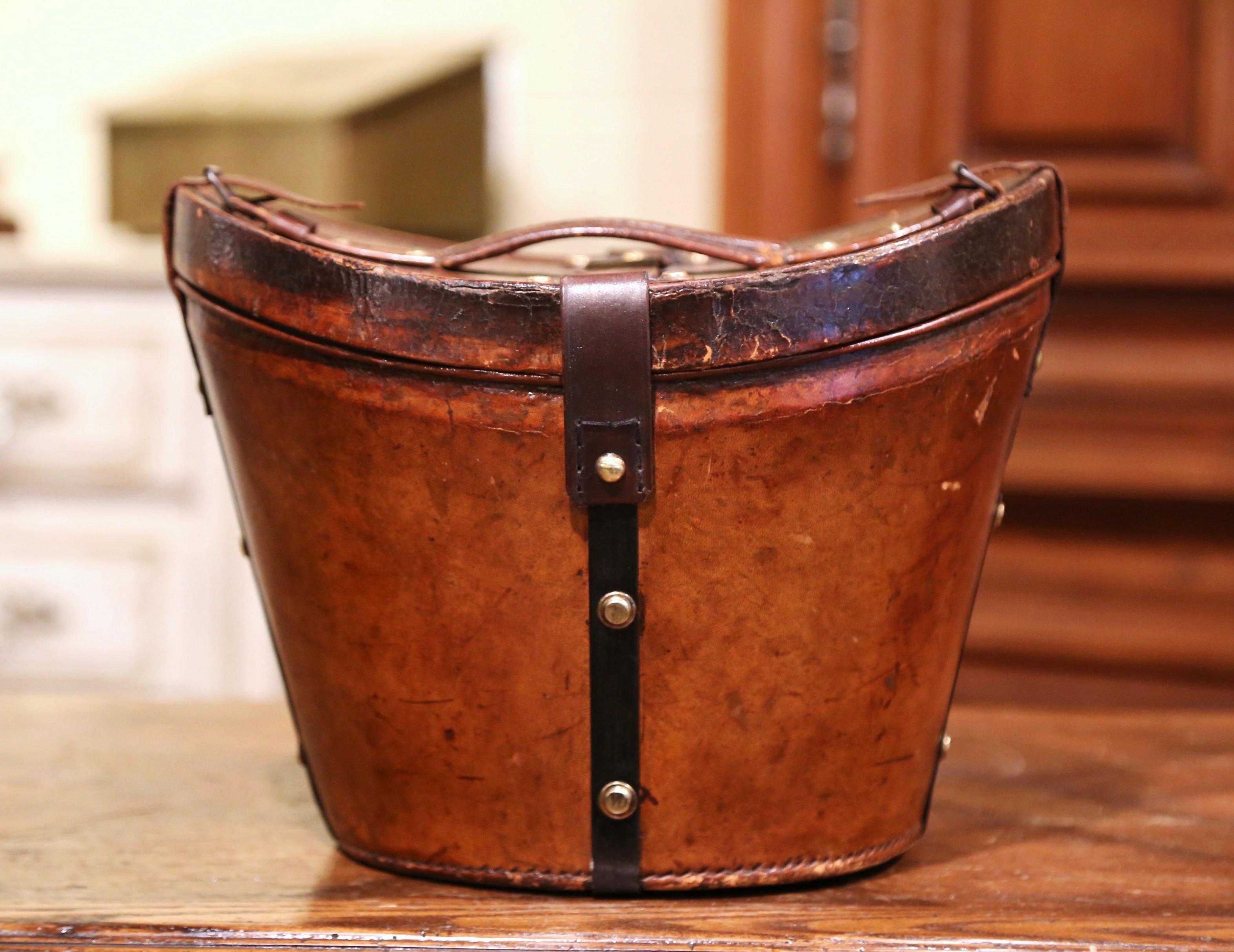 Mid-19th Century French Oval Pigskin Leather Top Hat Box from Paris For Sale 1