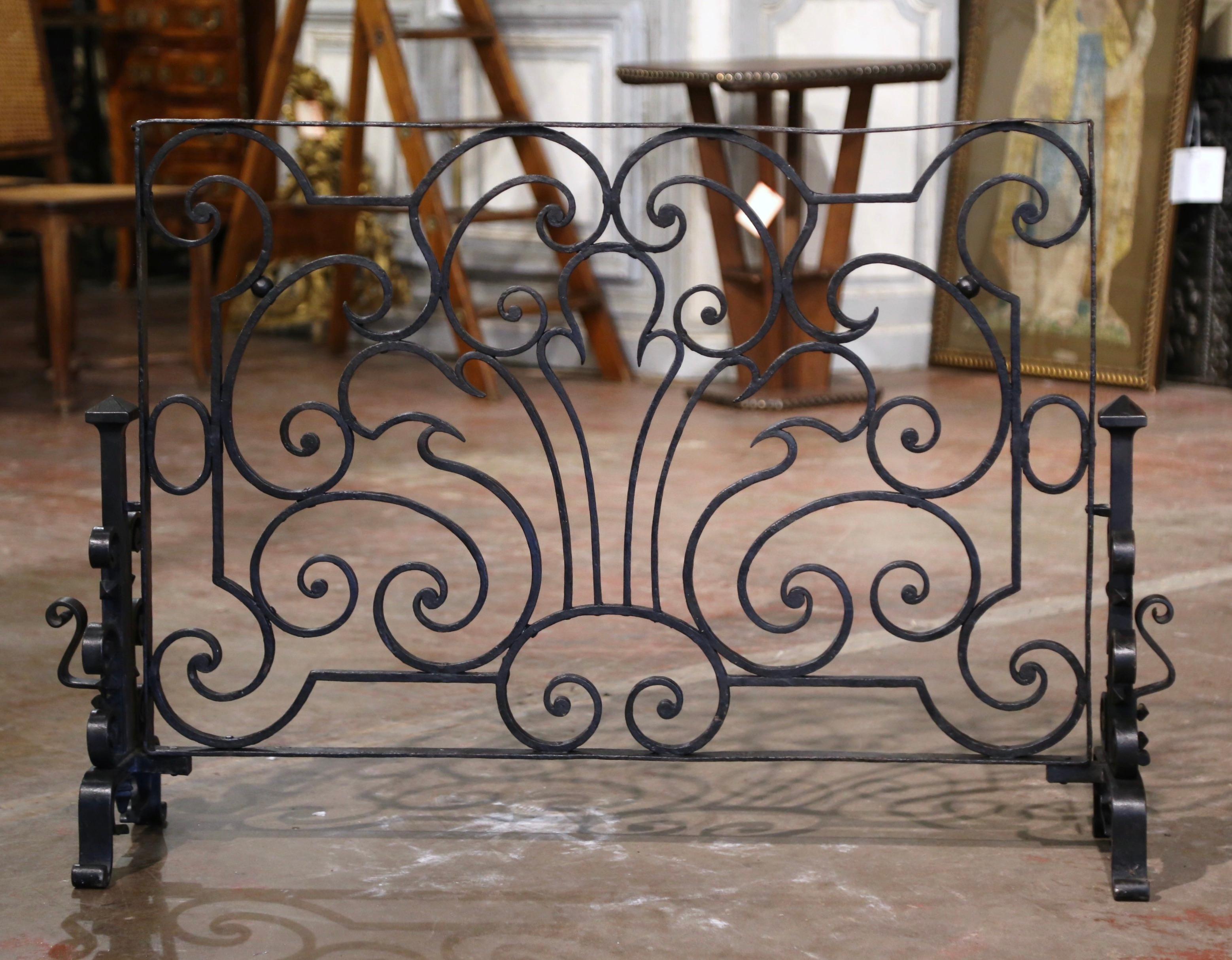 Forged Mid-19th Century French Patinated Wrought Iron Fireplace Screen