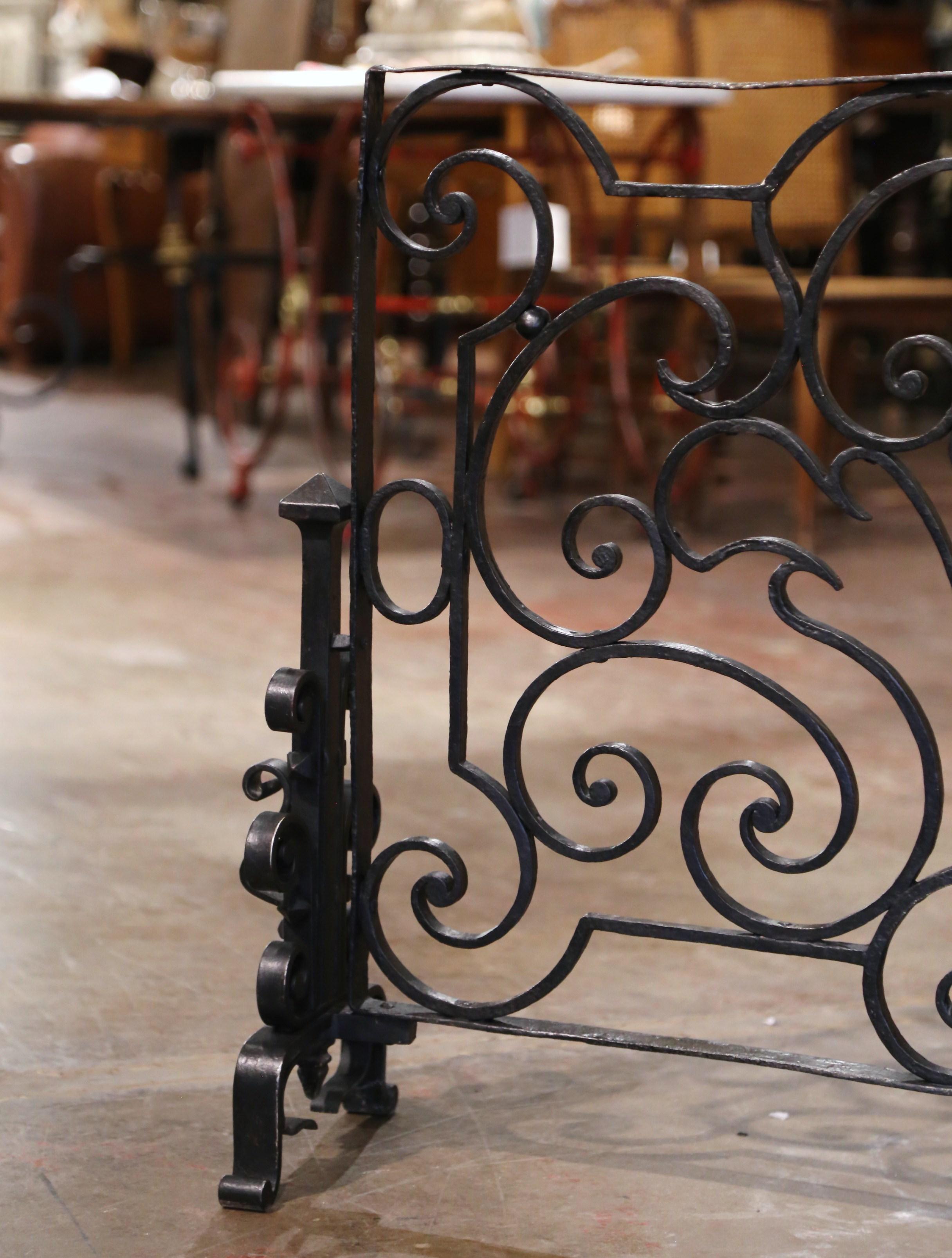 Mid-19th Century French Patinated Wrought Iron Fireplace Screen In Excellent Condition In Dallas, TX