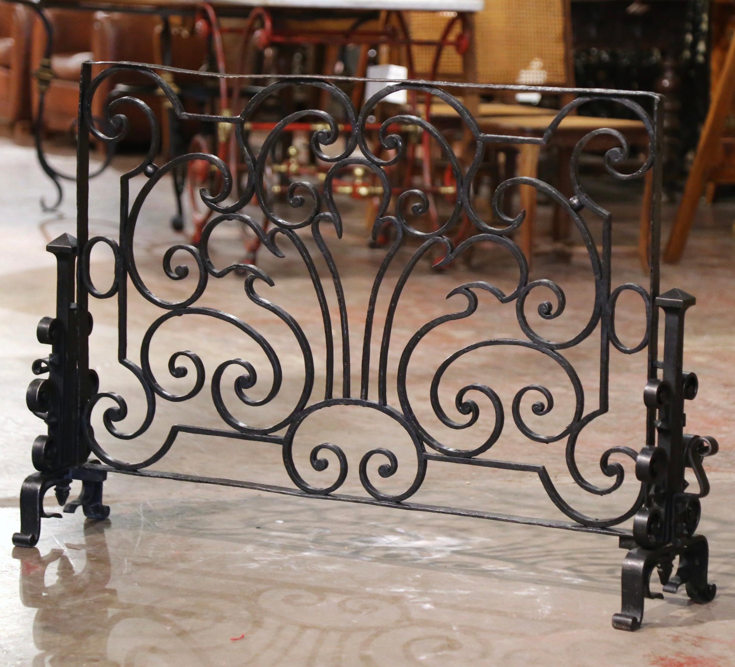 Mid-19th Century French Patinated Wrought Iron Fireplace Screen 1