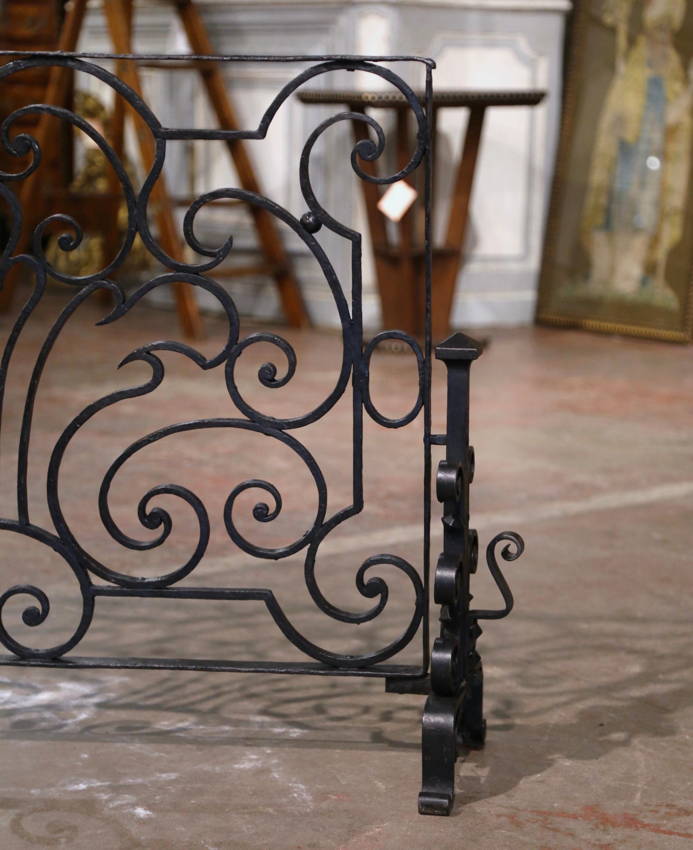 Mid-19th Century French Patinated Wrought Iron Fireplace Screen 3