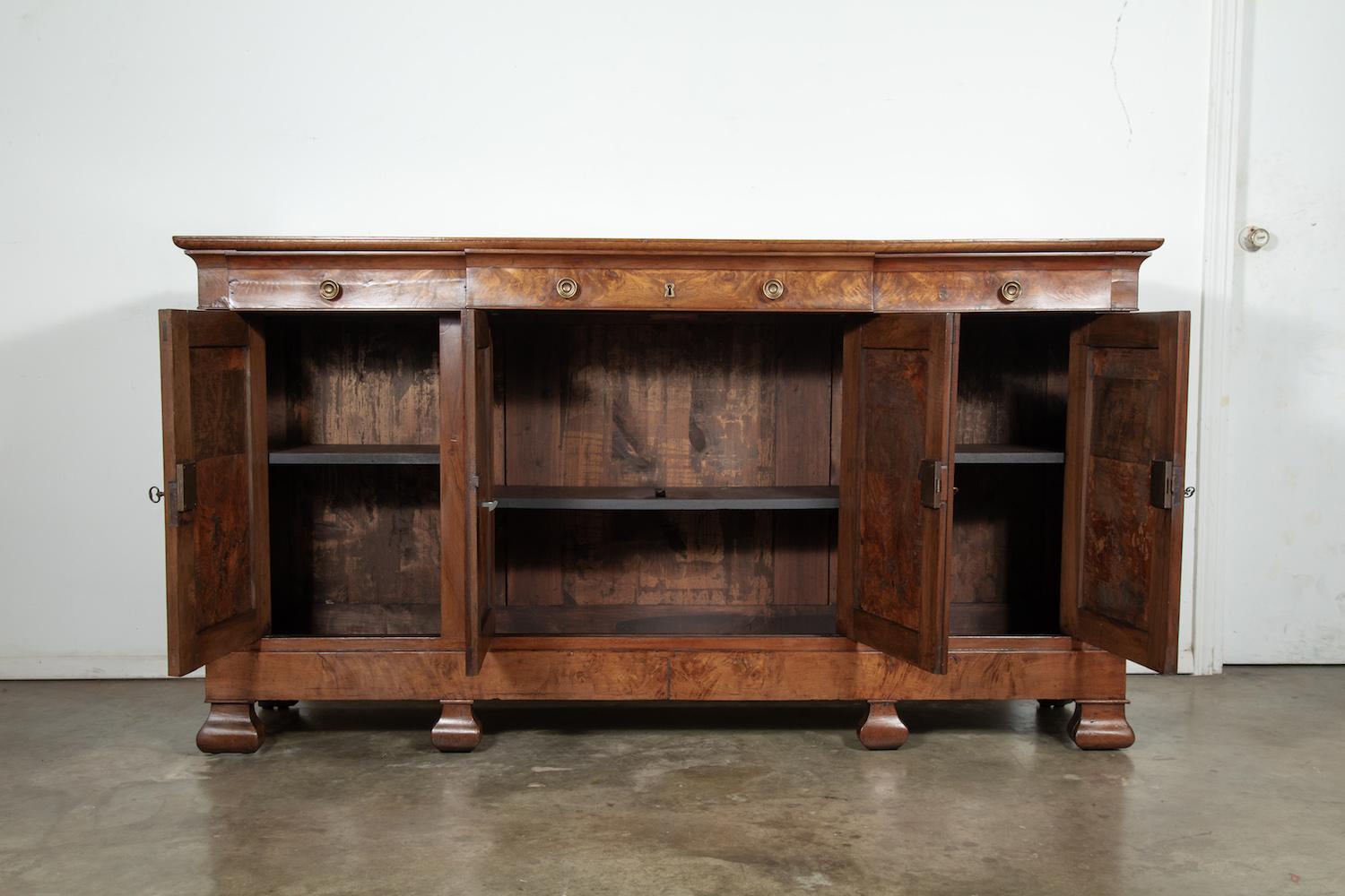 Mid-19th Century French Period Louis Philippe Burled Chestnut Enfilade Buffet In Good Condition In Birmingham, AL