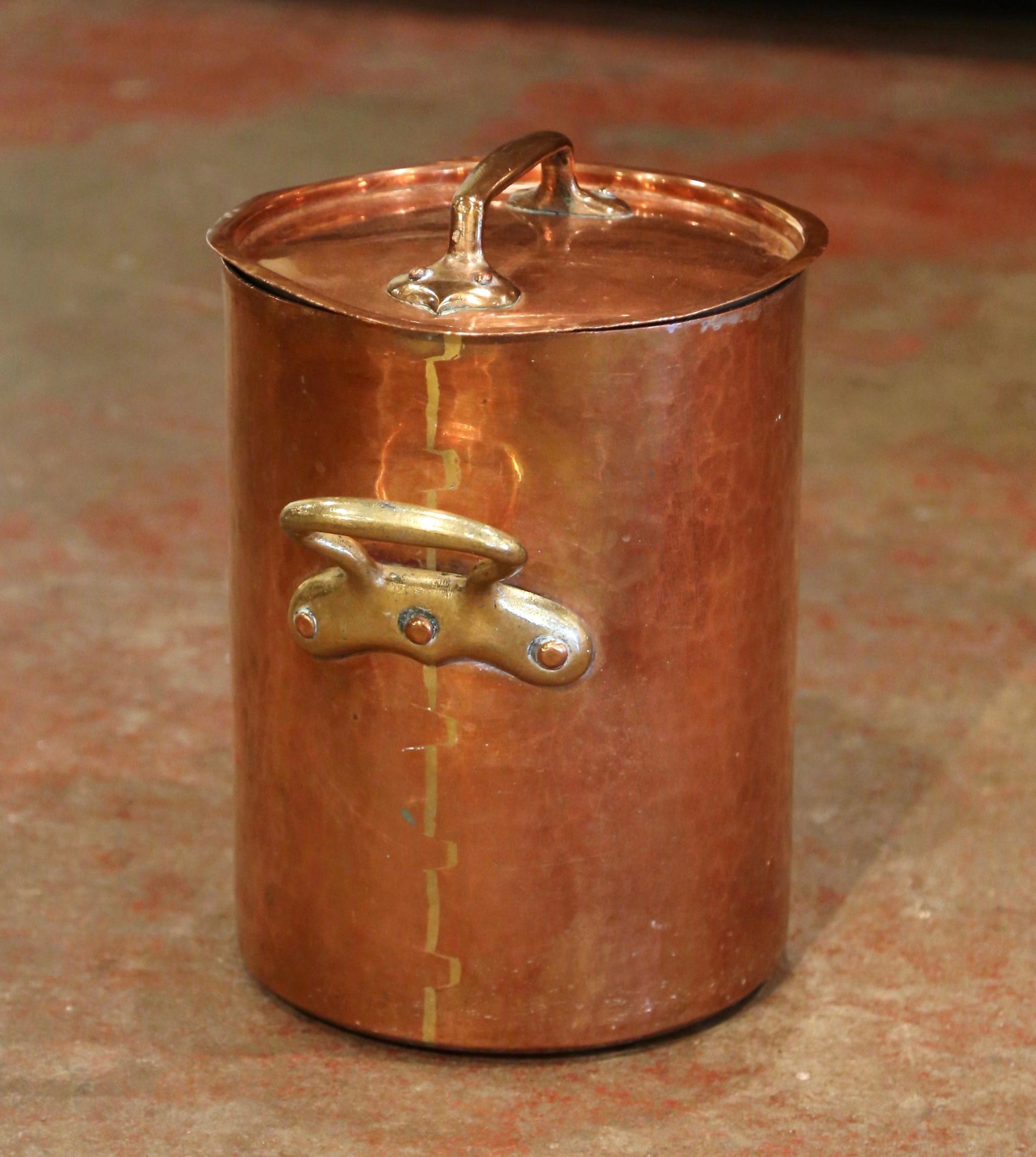 Country Mid-19th Century French Polished Copper Cauldron with Side Handles and Lid