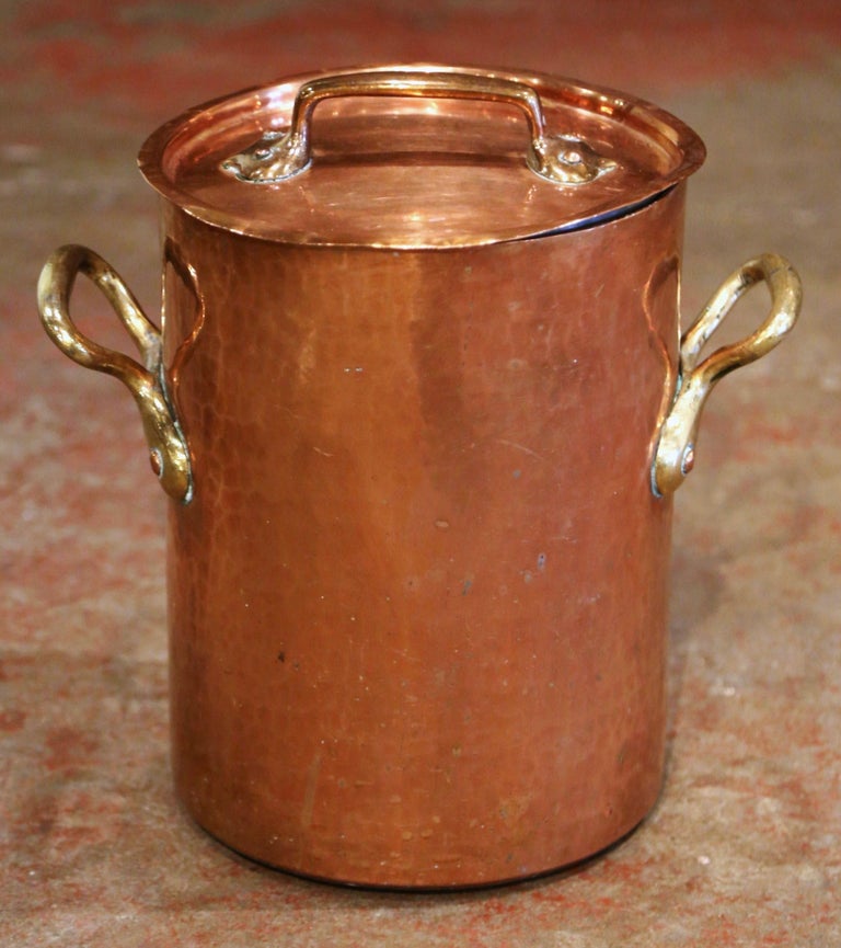 Hand-Crafted Mid-19th Century French Polished Copper Cauldron with Side Handles and Lid For Sale