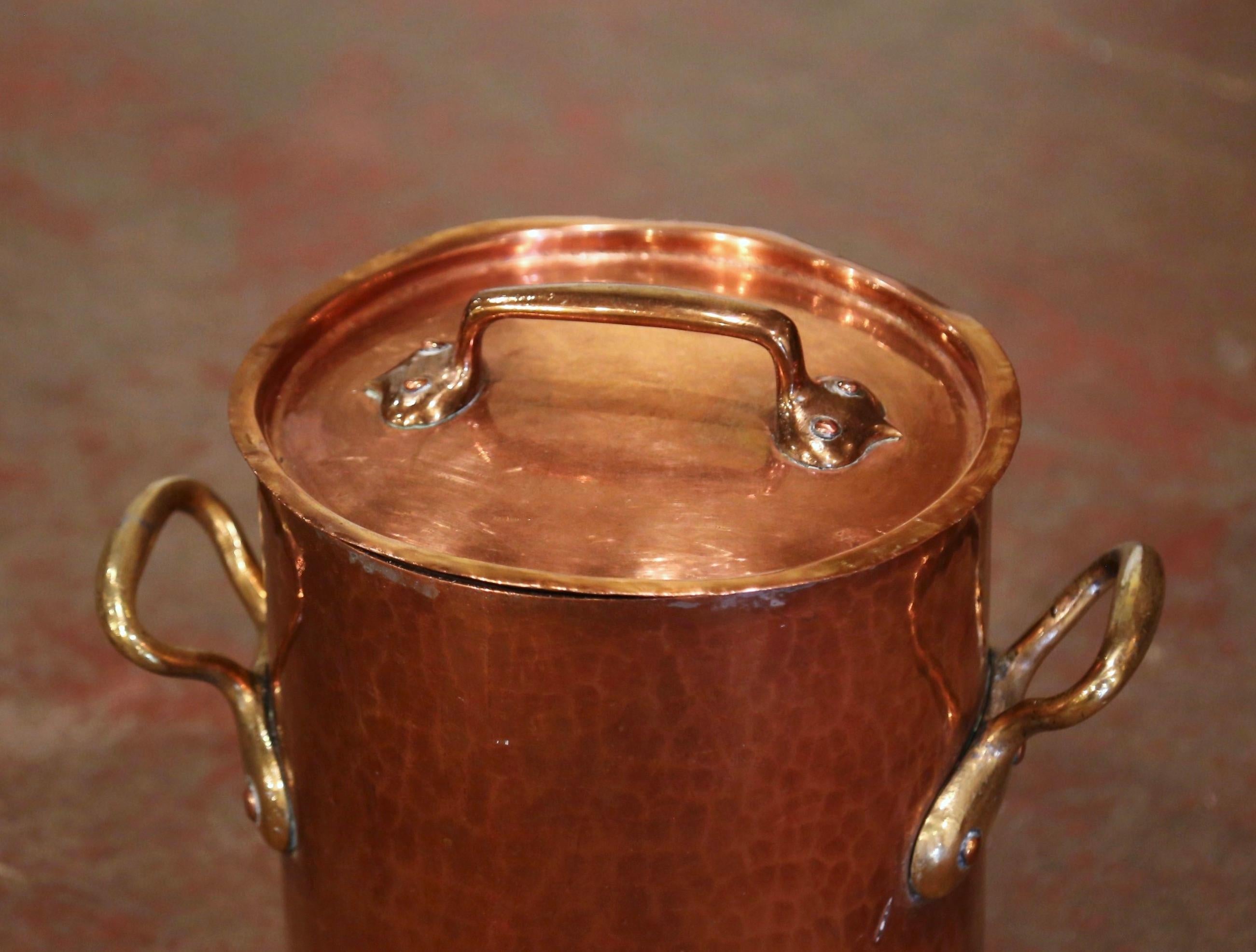 Mid-19th Century French Polished Copper Cauldron with Side Handles and Lid In Excellent Condition In Dallas, TX