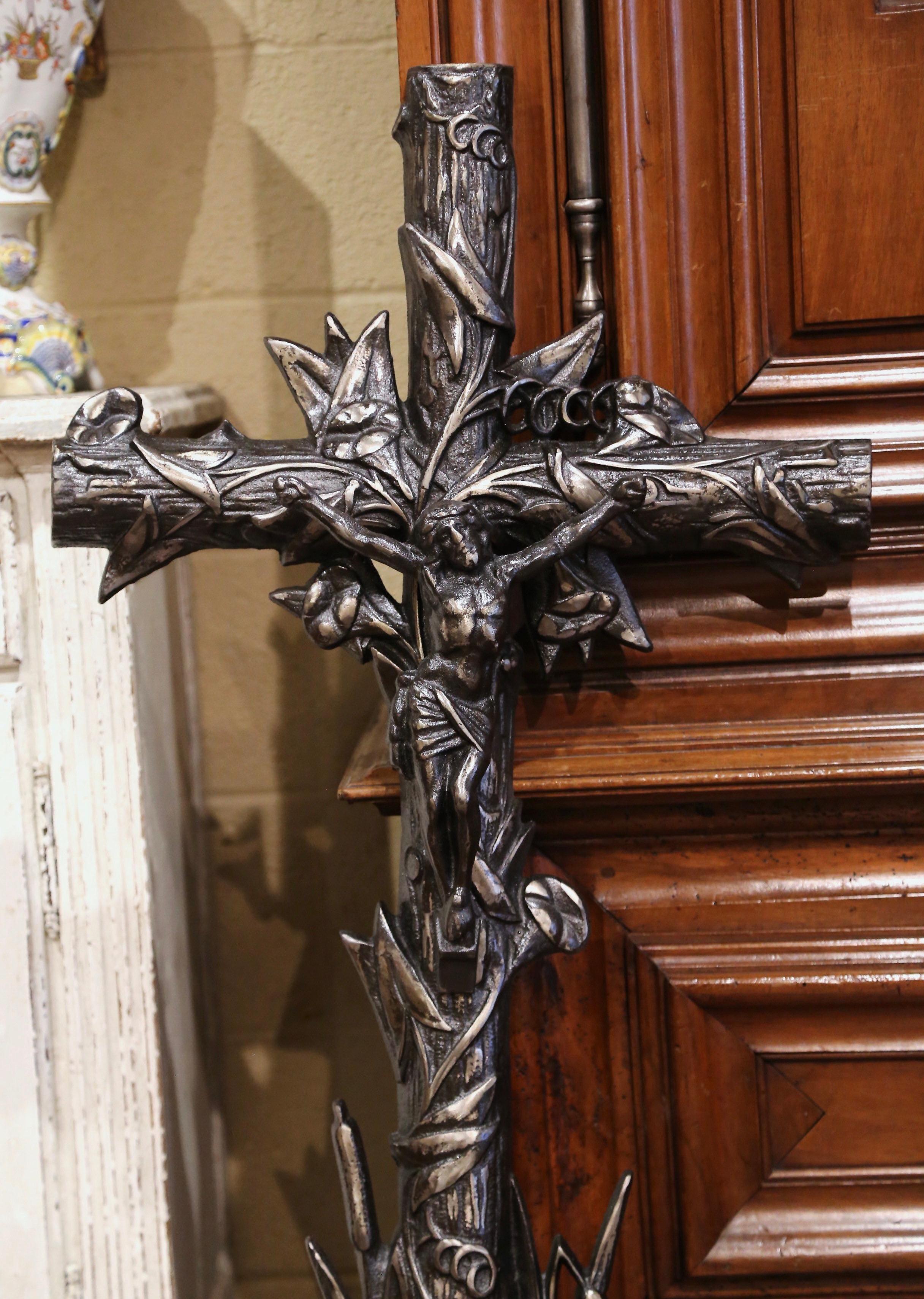 Mid-19th Century French Polished Iron Garden Crucifix Cross with Floral Motifs In Excellent Condition For Sale In Dallas, TX