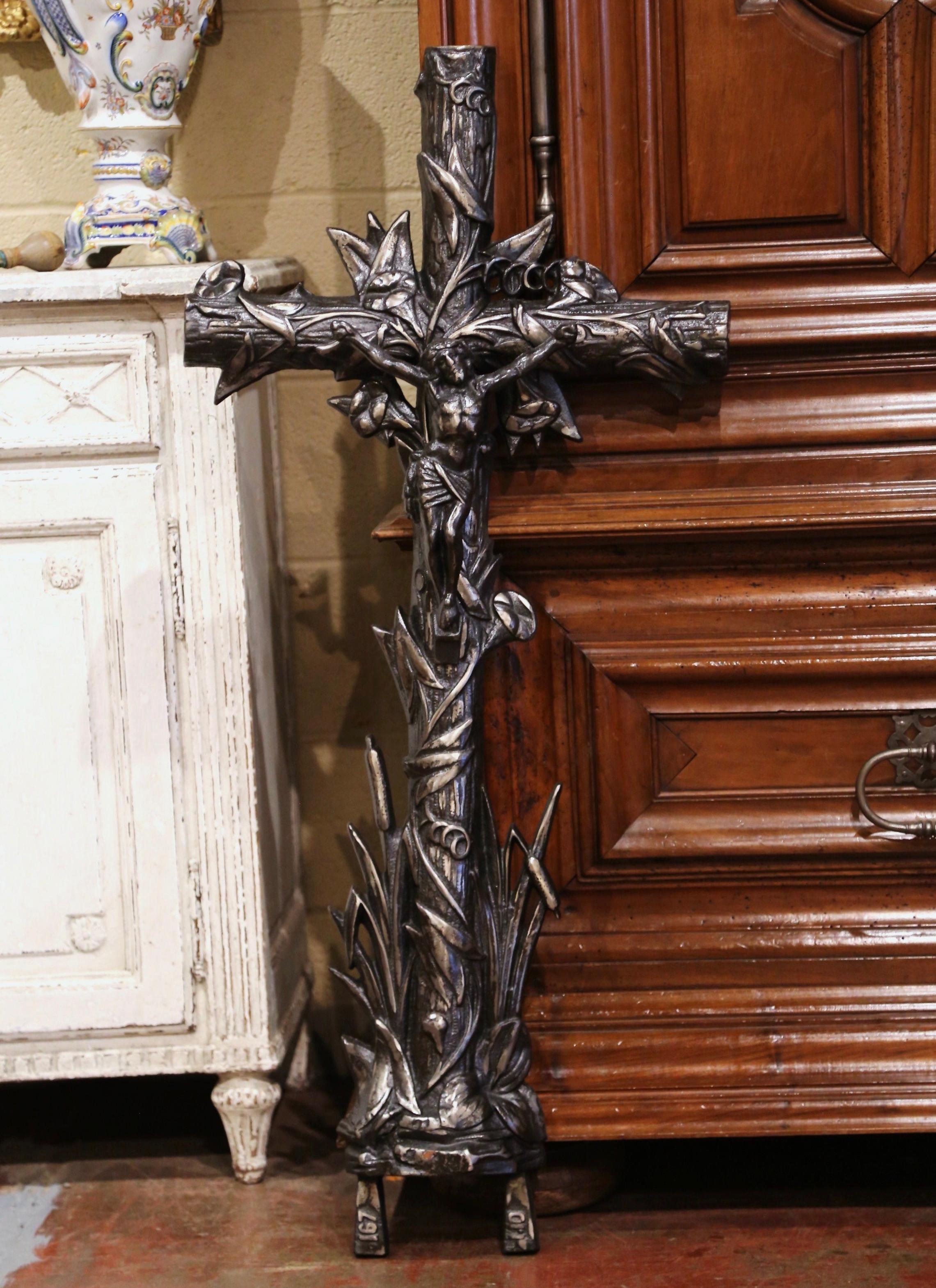 Mid-19th Century French Polished Iron Garden Crucifix Cross with Floral Motifs For Sale 1