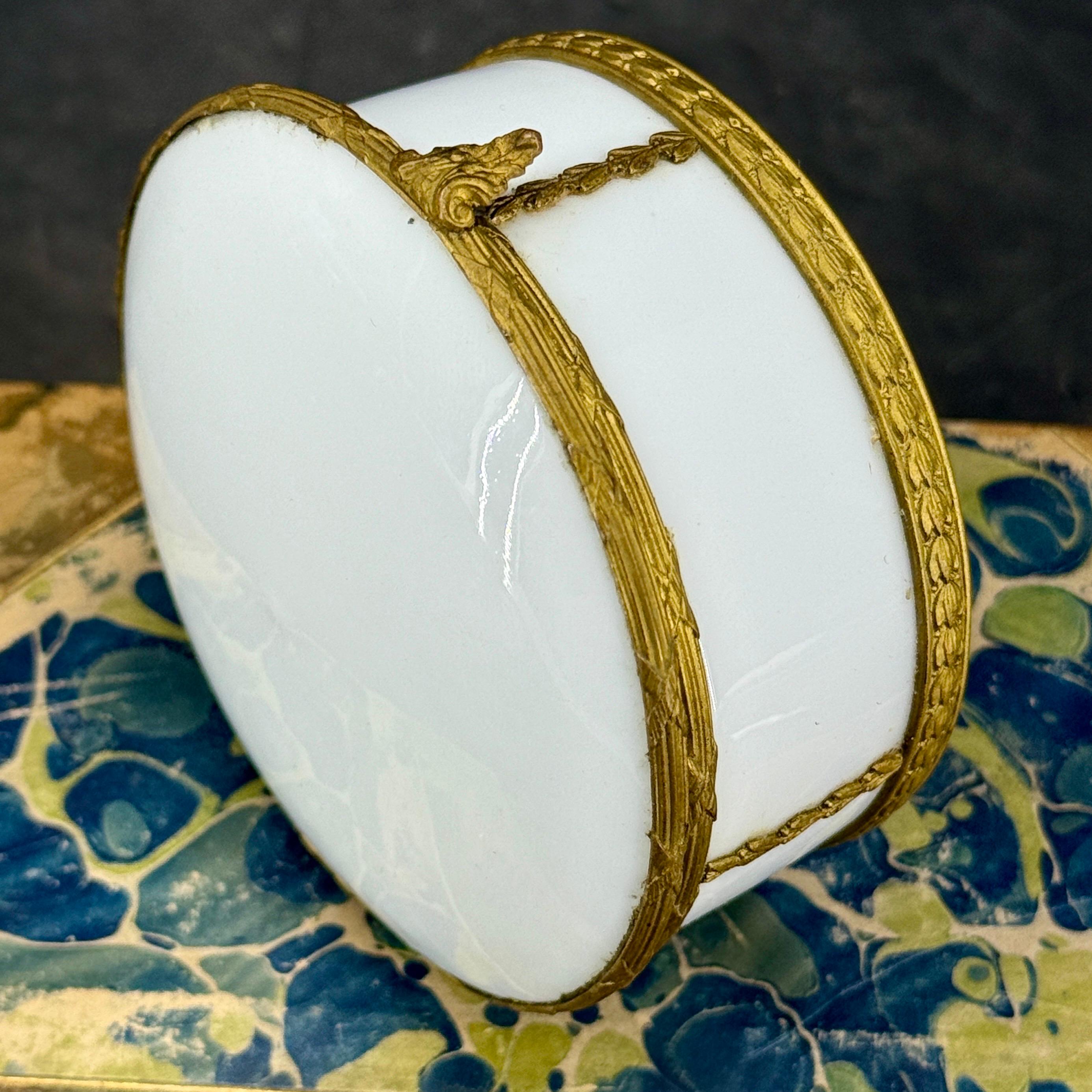 Mitte des 19. Jahrhunderts Französisch Porzellan vergoldet Trinket Schmuck-Box im Angebot 6