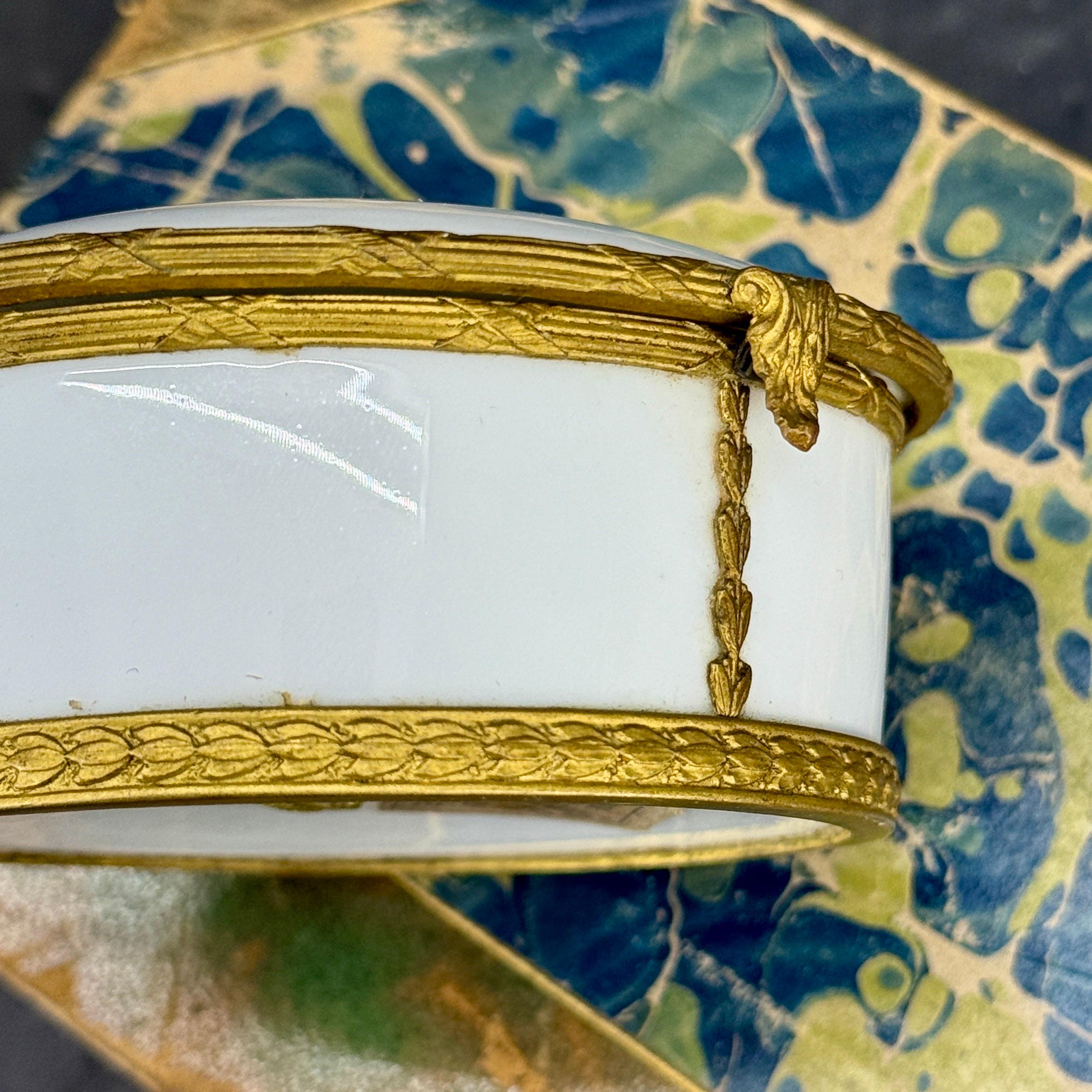 Mitte des 19. Jahrhunderts Französisch Porzellan vergoldet Trinket Schmuck-Box im Angebot 7