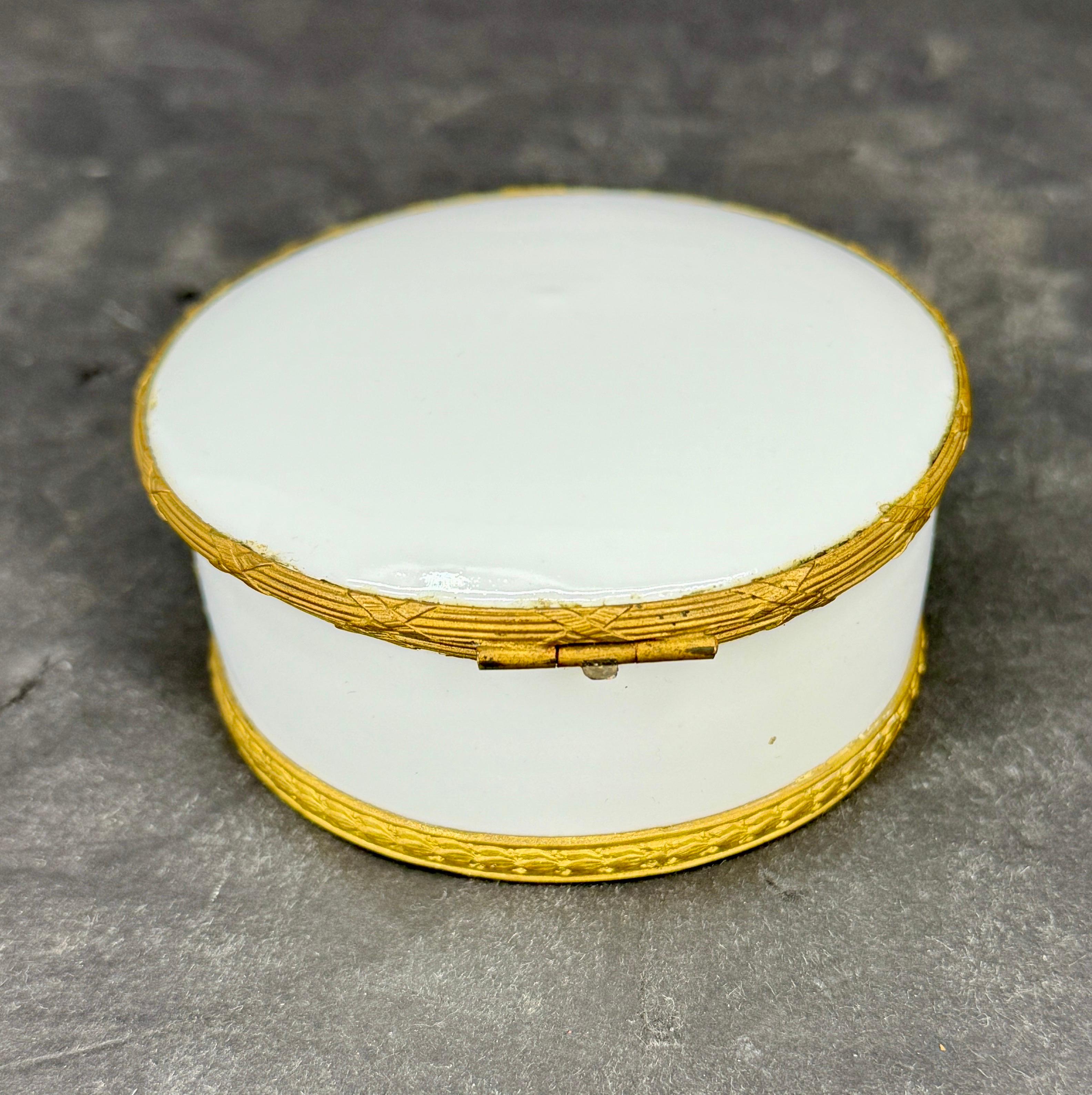 Mitte des 19. Jahrhunderts Französisch Porzellan vergoldet Trinket Schmuck-Box im Angebot 8