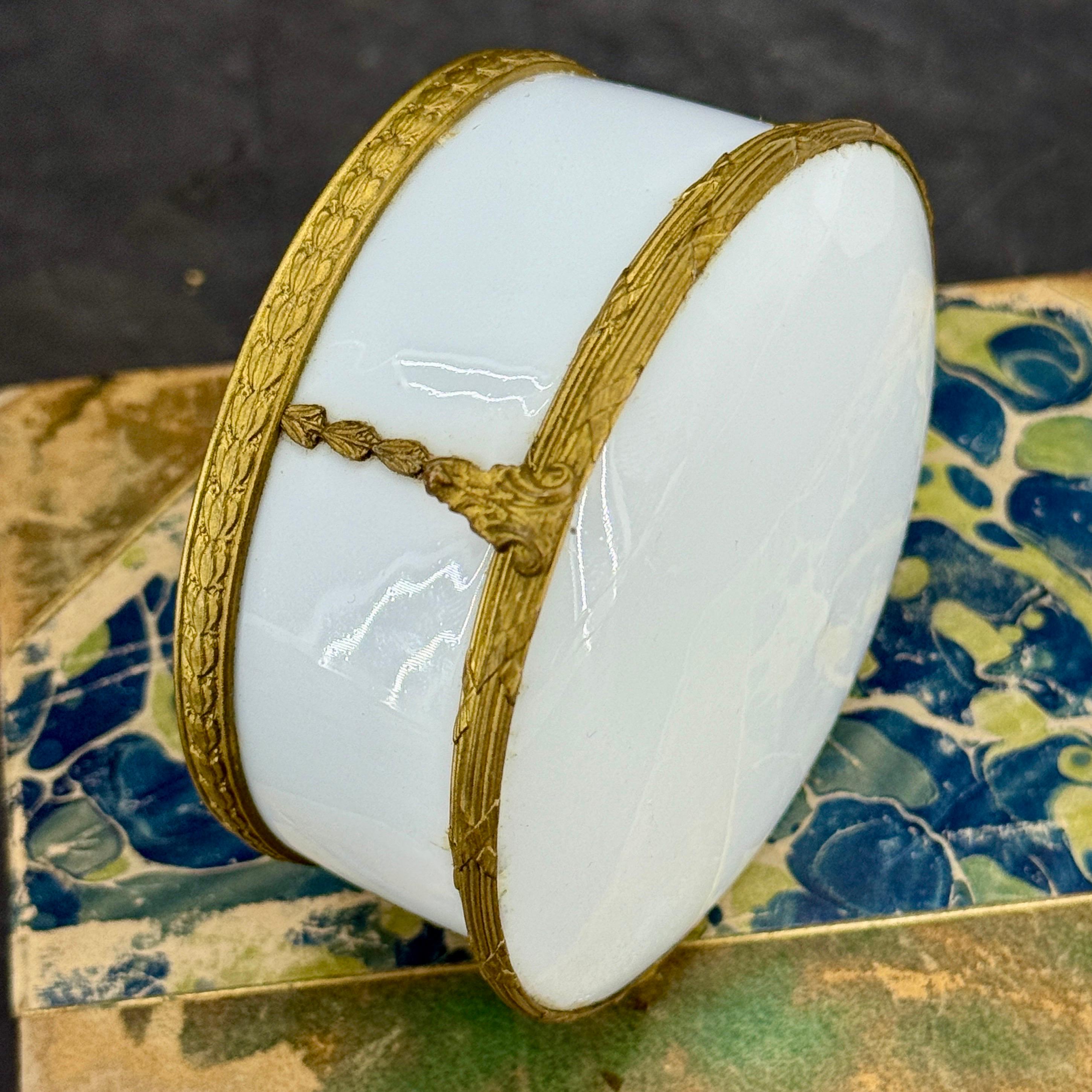 Mitte des 19. Jahrhunderts Französisch Porzellan vergoldet Trinket Schmuck-Box im Angebot 13