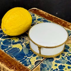 Joyero de baratijas de porcelana dorada francesa de mediados del siglo XIX