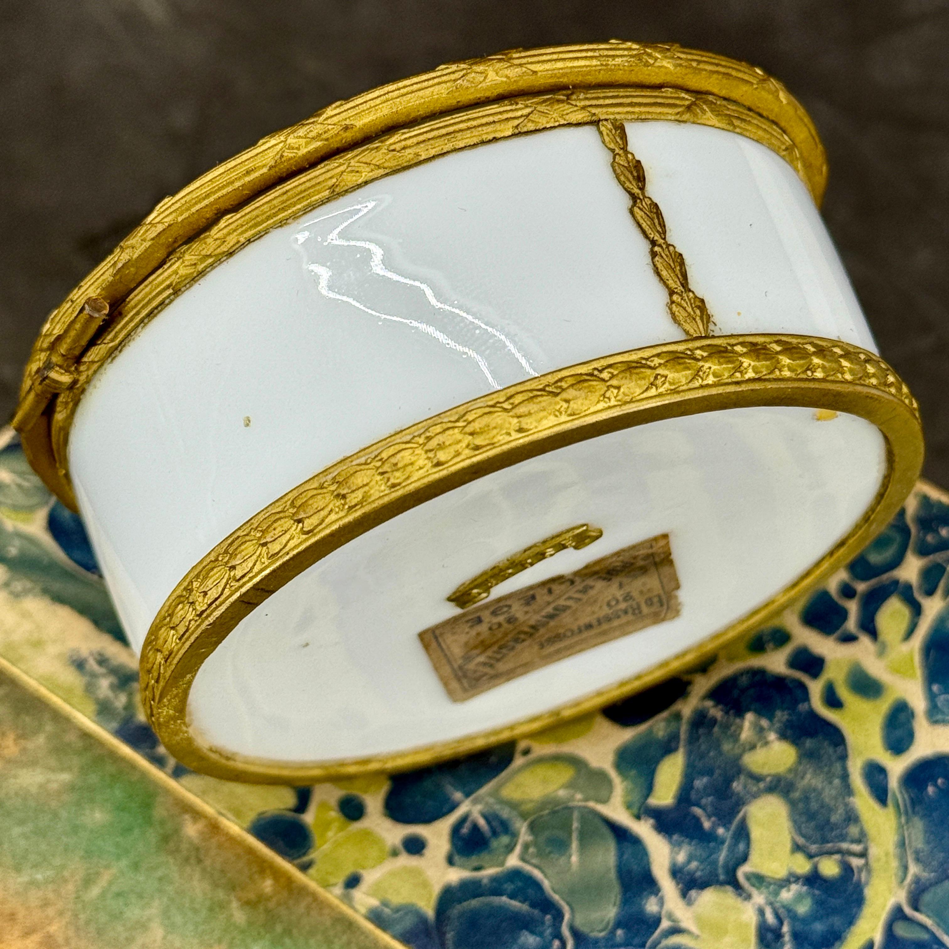 Mitte des 19. Jahrhunderts Französisch Porzellan vergoldet Trinket Schmuck-Box im Angebot 1