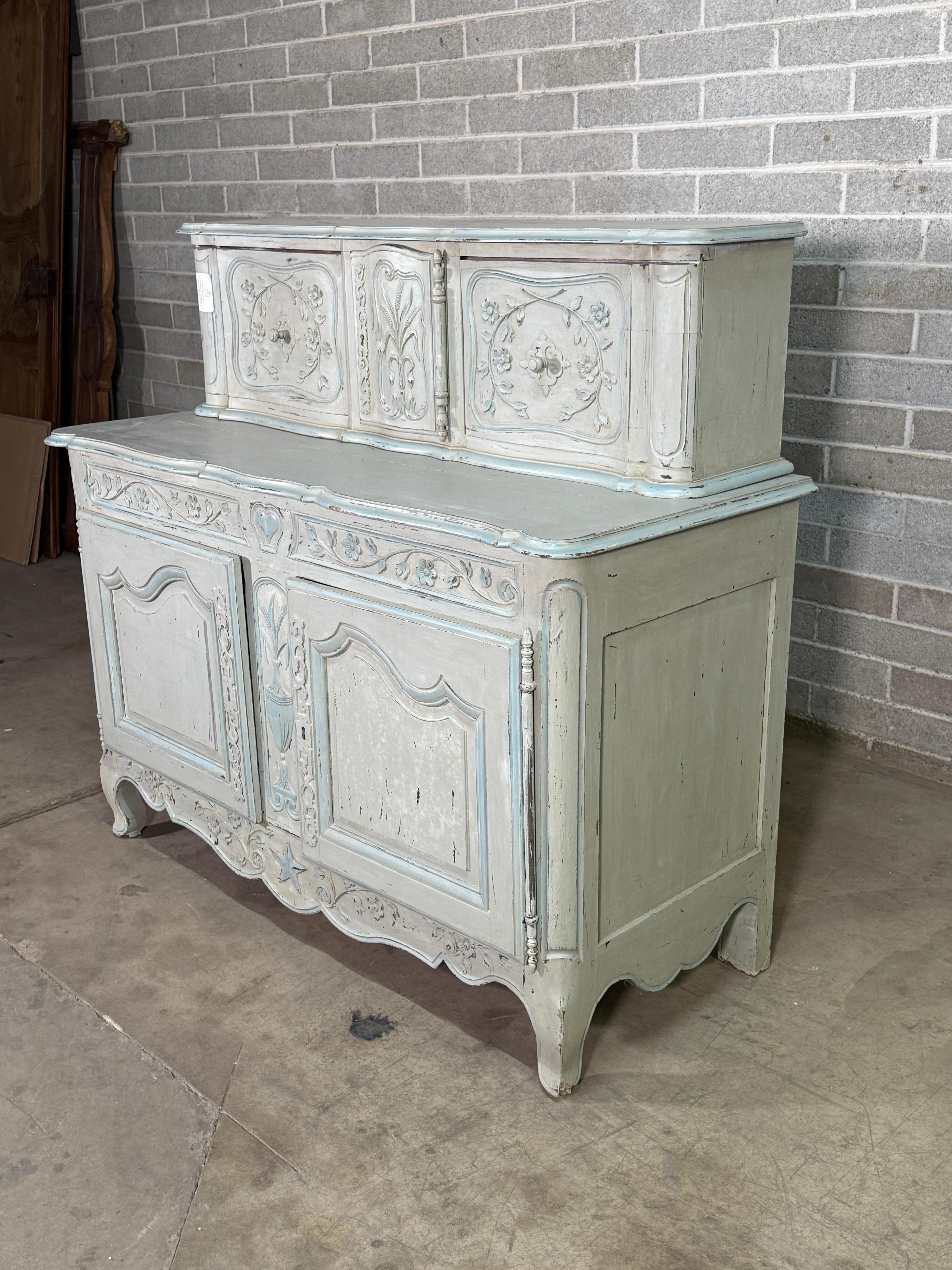 Stile provenzale Buffet dipinto in stile provenzale francese della metà del XIX secolo in vendita