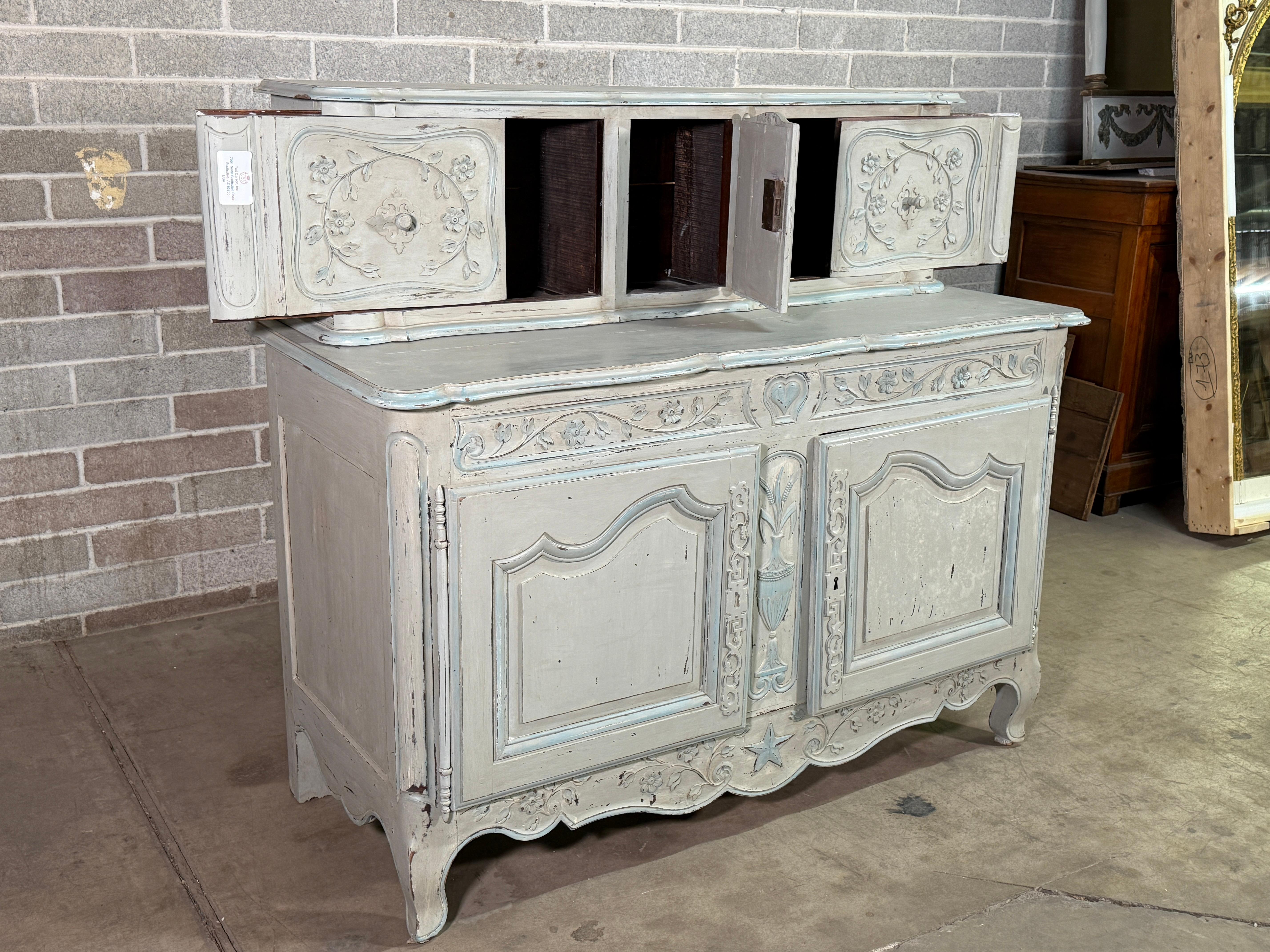 Francese Buffet dipinto in stile provenzale francese della metà del XIX secolo in vendita