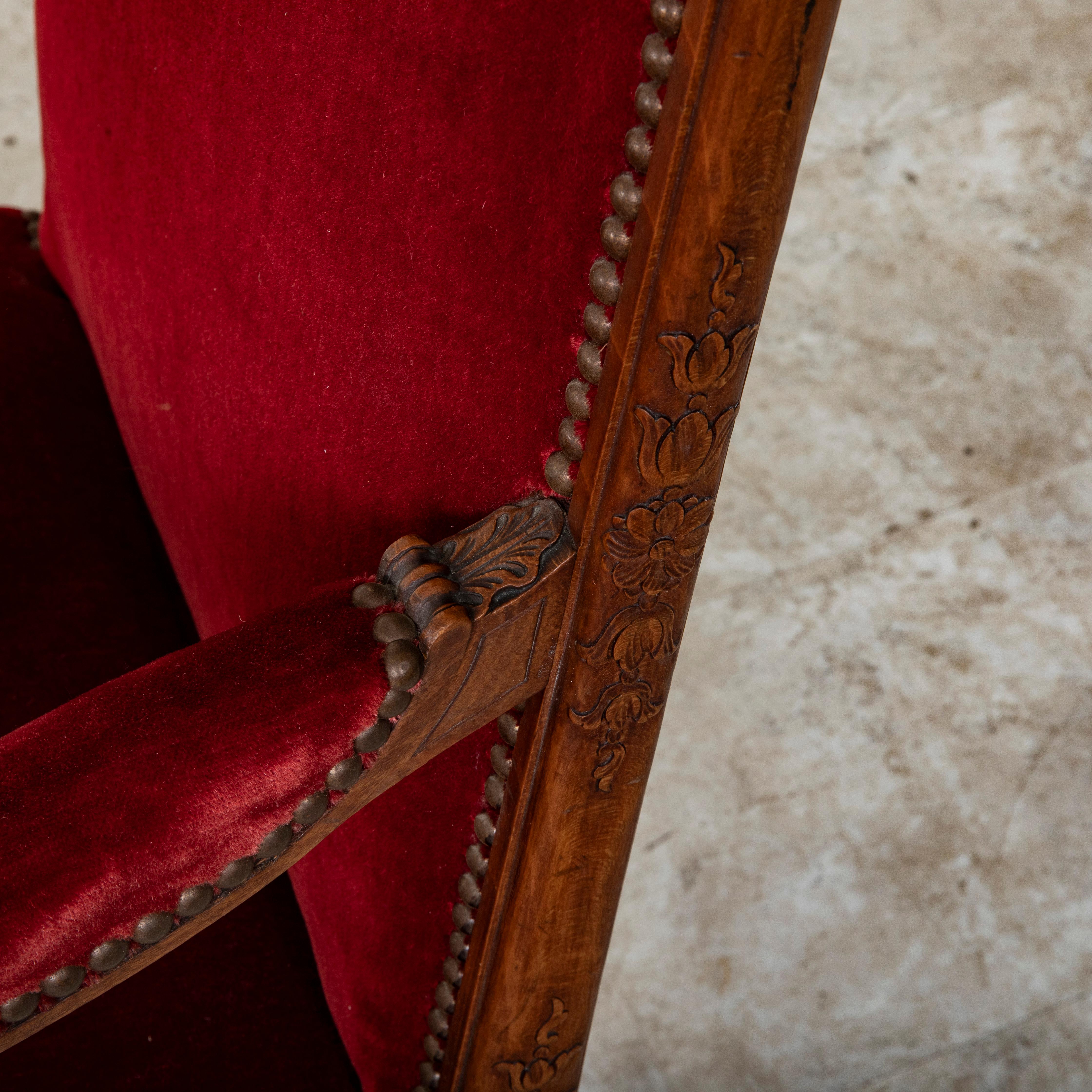 Mitte des 19. Jahrhunderts Französischer Regency-Stil Handgeschnitzte Sessel aus Buchenholz, Samt im Angebot 7
