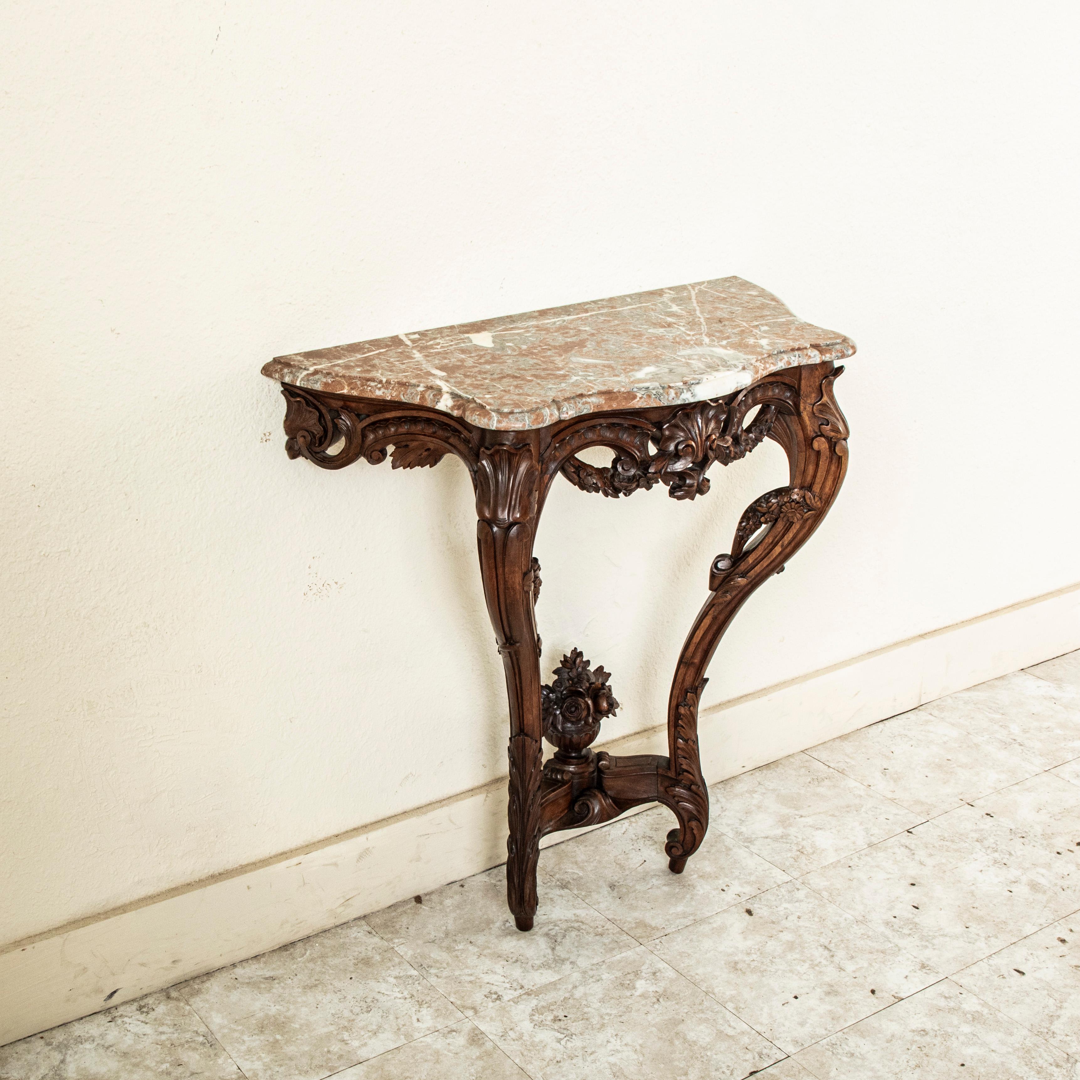 Français Table console en noyer sculpté à la main, marbre, style Régence française du milieu du 19e siècle en vente