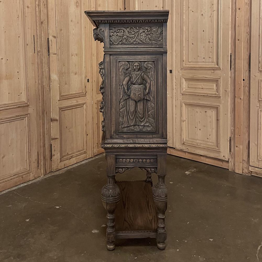 Oak Mid-19th Century French Renaissance Raised Cabinet