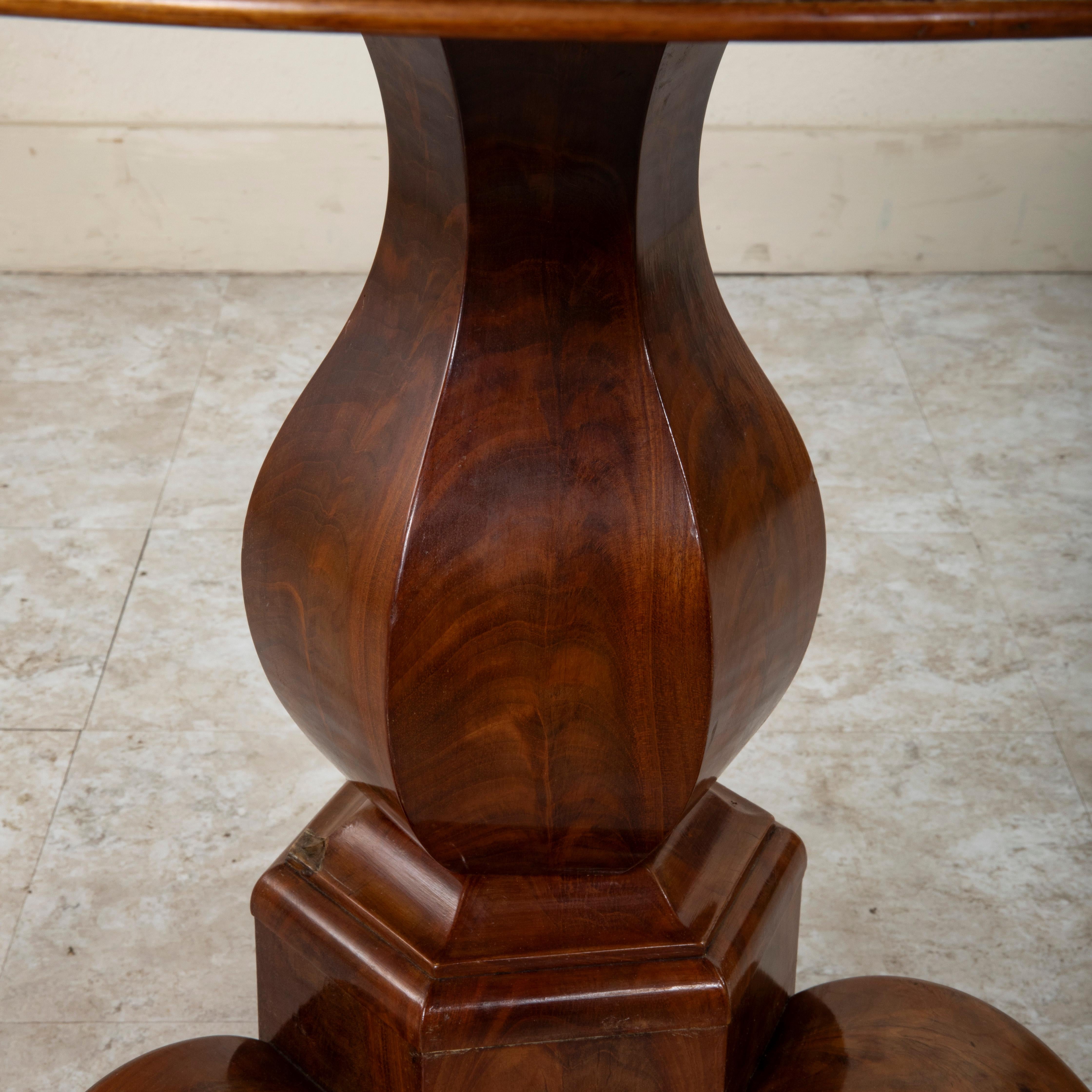 Mid-19th Century French Restauration Period Mahogany and Marble Pedestal Table For Sale 7