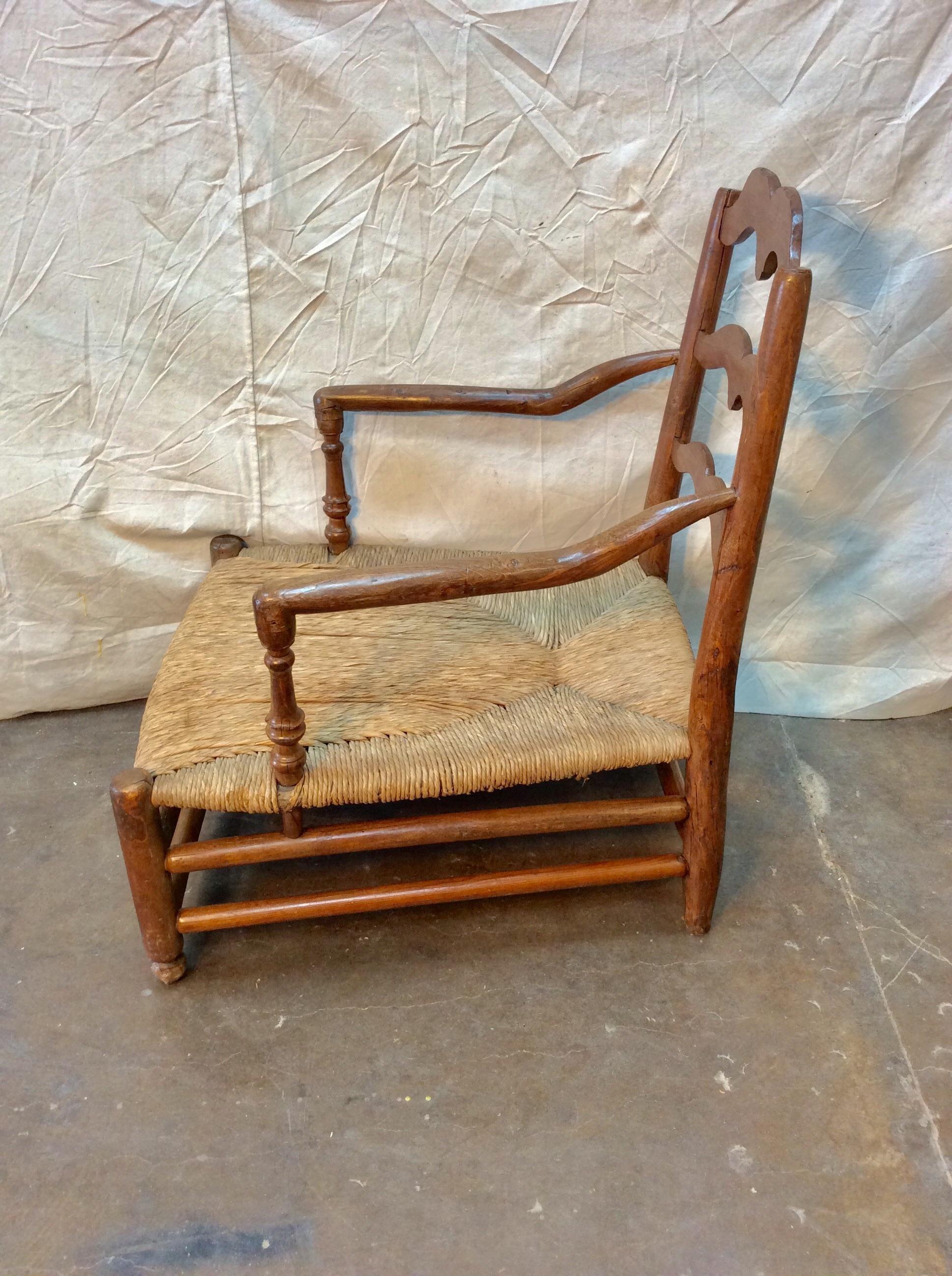 Mid-19th Century French Rush Seat Lounge Chair For Sale 7