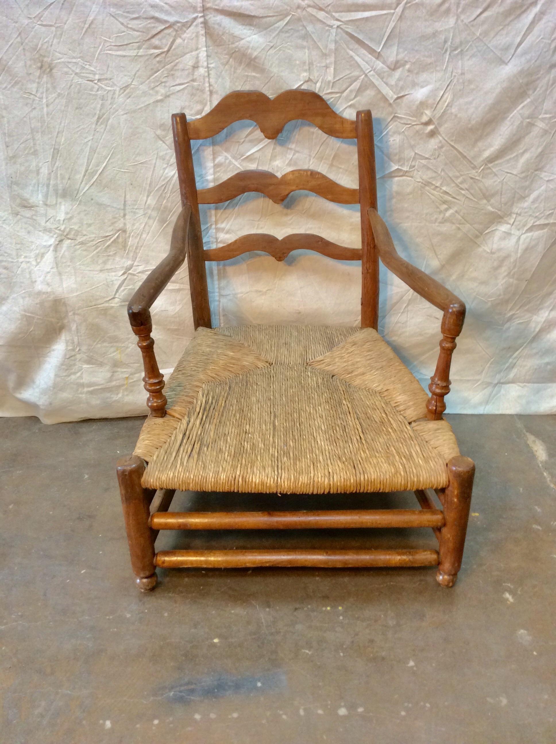 Mid-19th Century French Rush Seat Lounge Chair For Sale 8