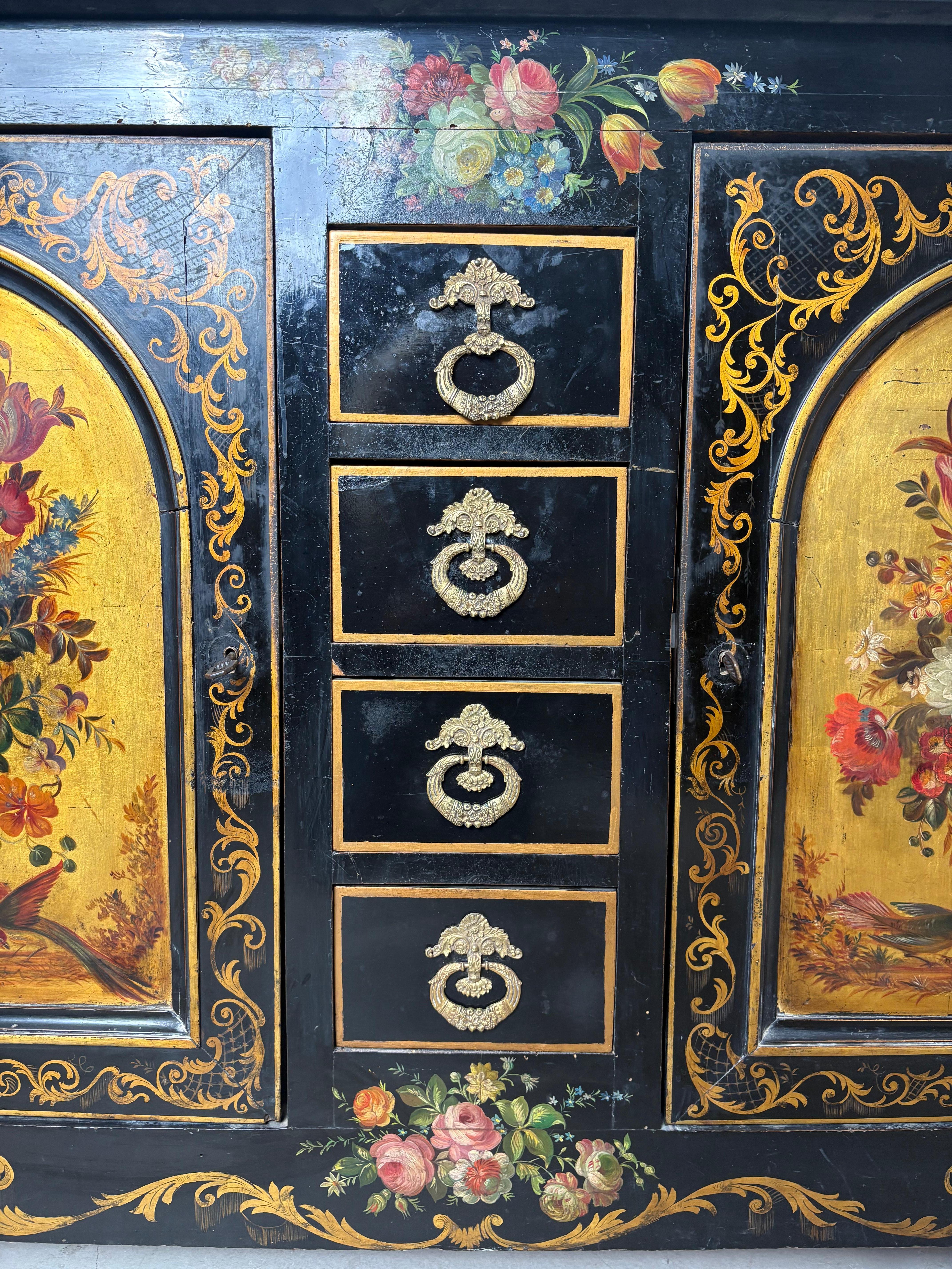 Mueble auxiliar francés de mediados del siglo XIX con una excepcional pintura de flores en venta 6