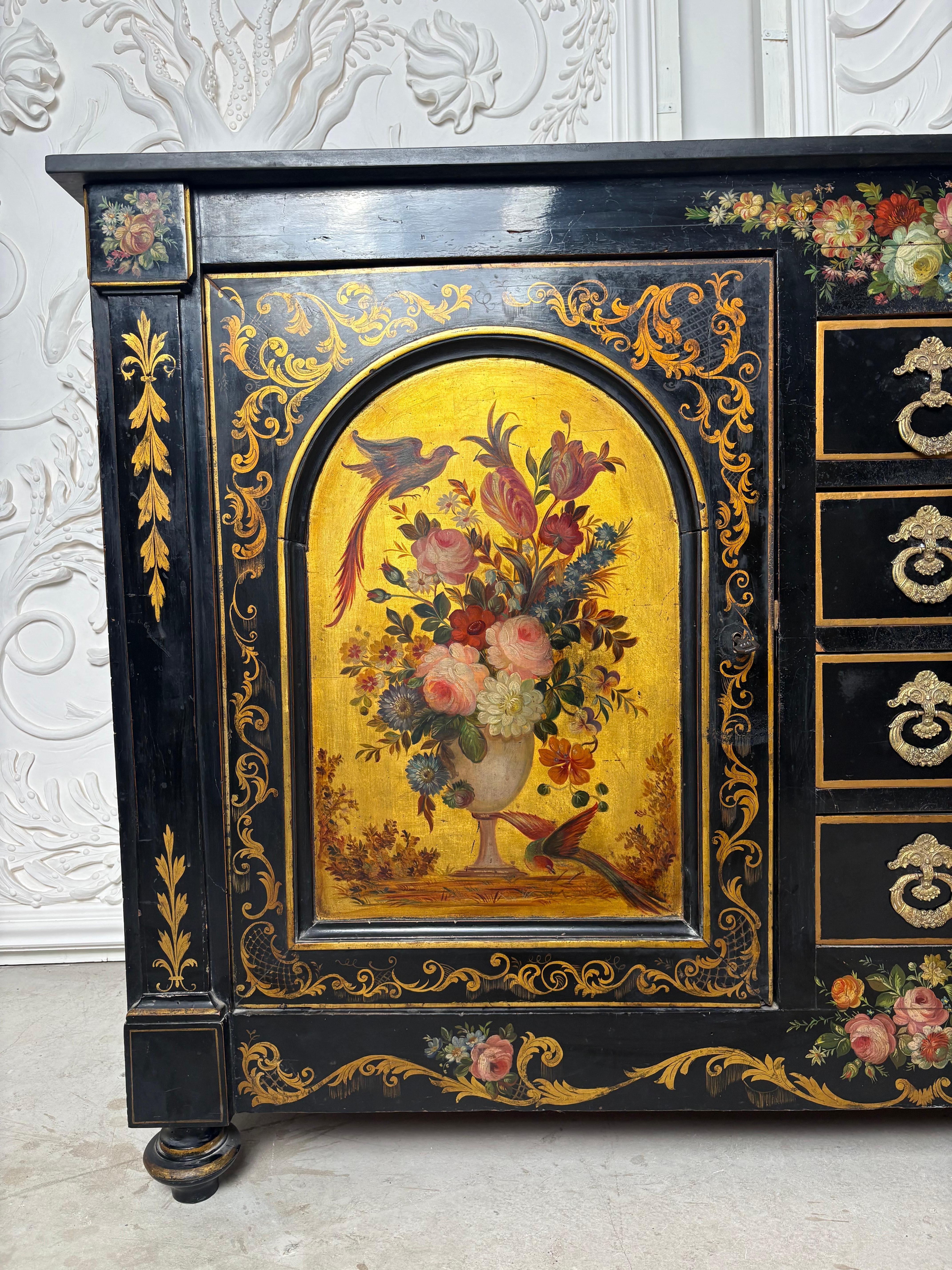 Mueble auxiliar francés de mediados del siglo XIX con una excepcional pintura de flores en venta 12