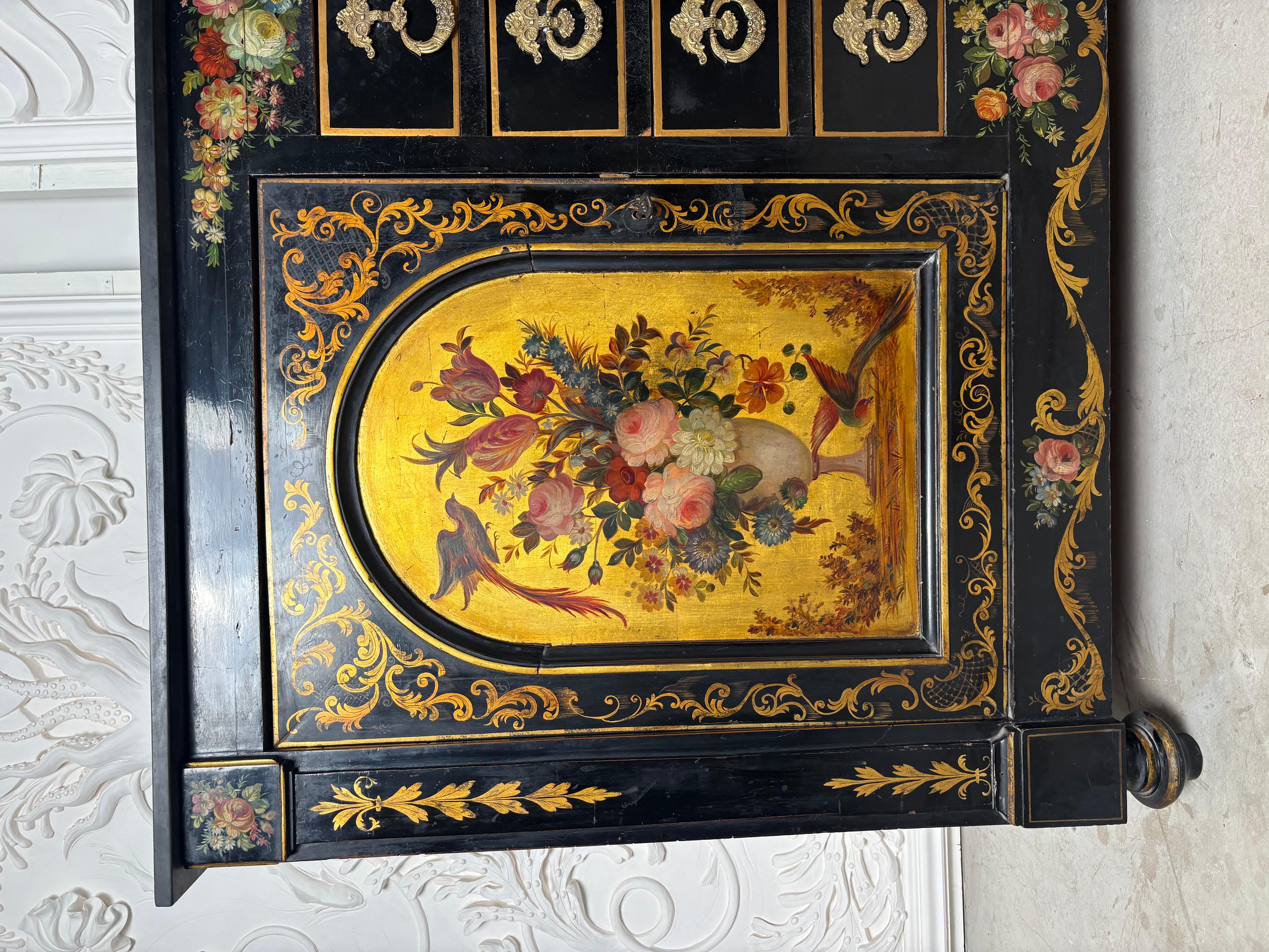 Französischer Beistellschrank aus der Mitte des 19. Jahrhunderts mit außergewöhnlicher Blumenmalerei im Angebot 13