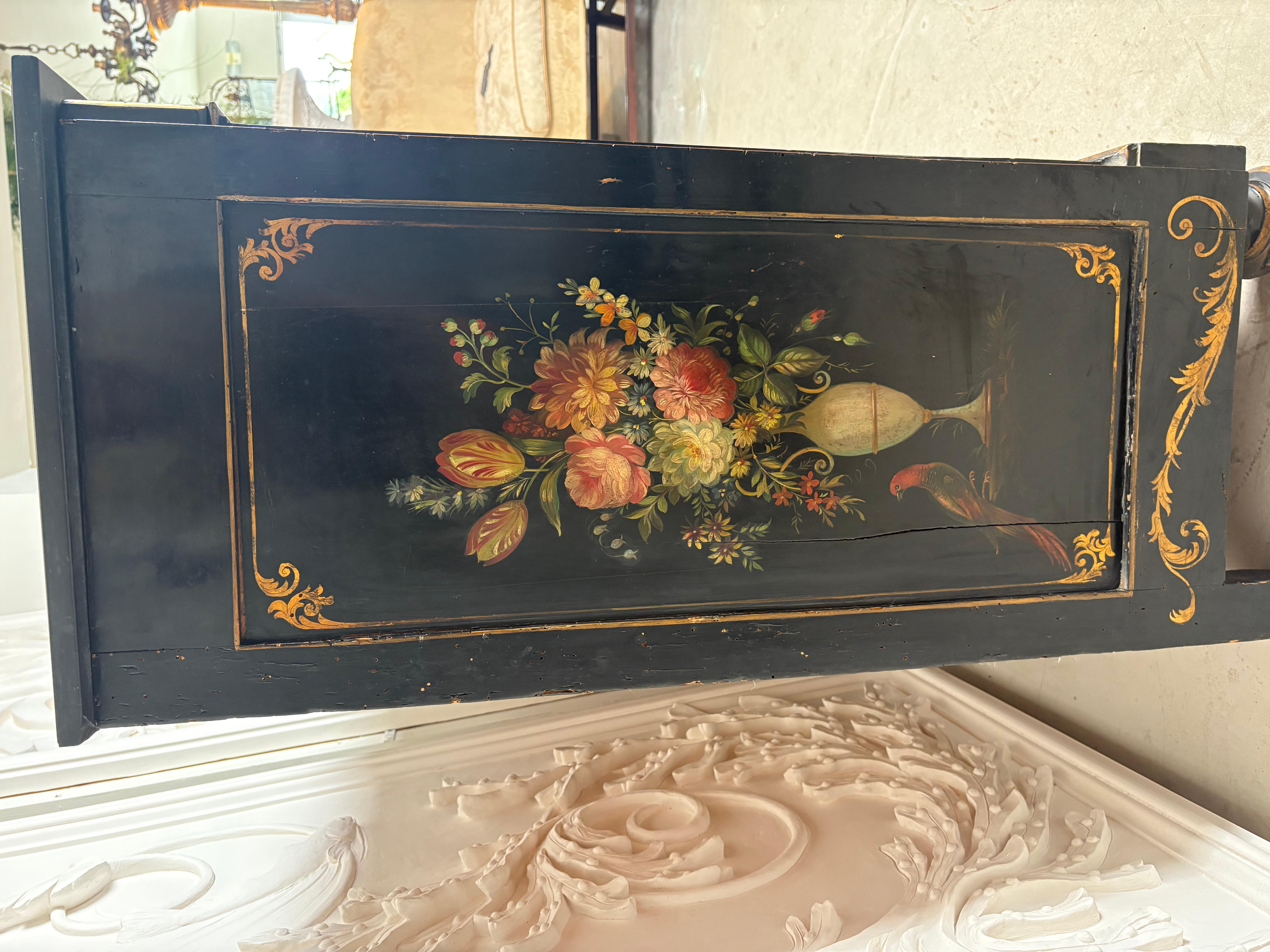 Französischer Beistellschrank aus der Mitte des 19. Jahrhunderts mit außergewöhnlicher Blumenmalerei im Zustand „Gut“ im Angebot in Tetbury, GB