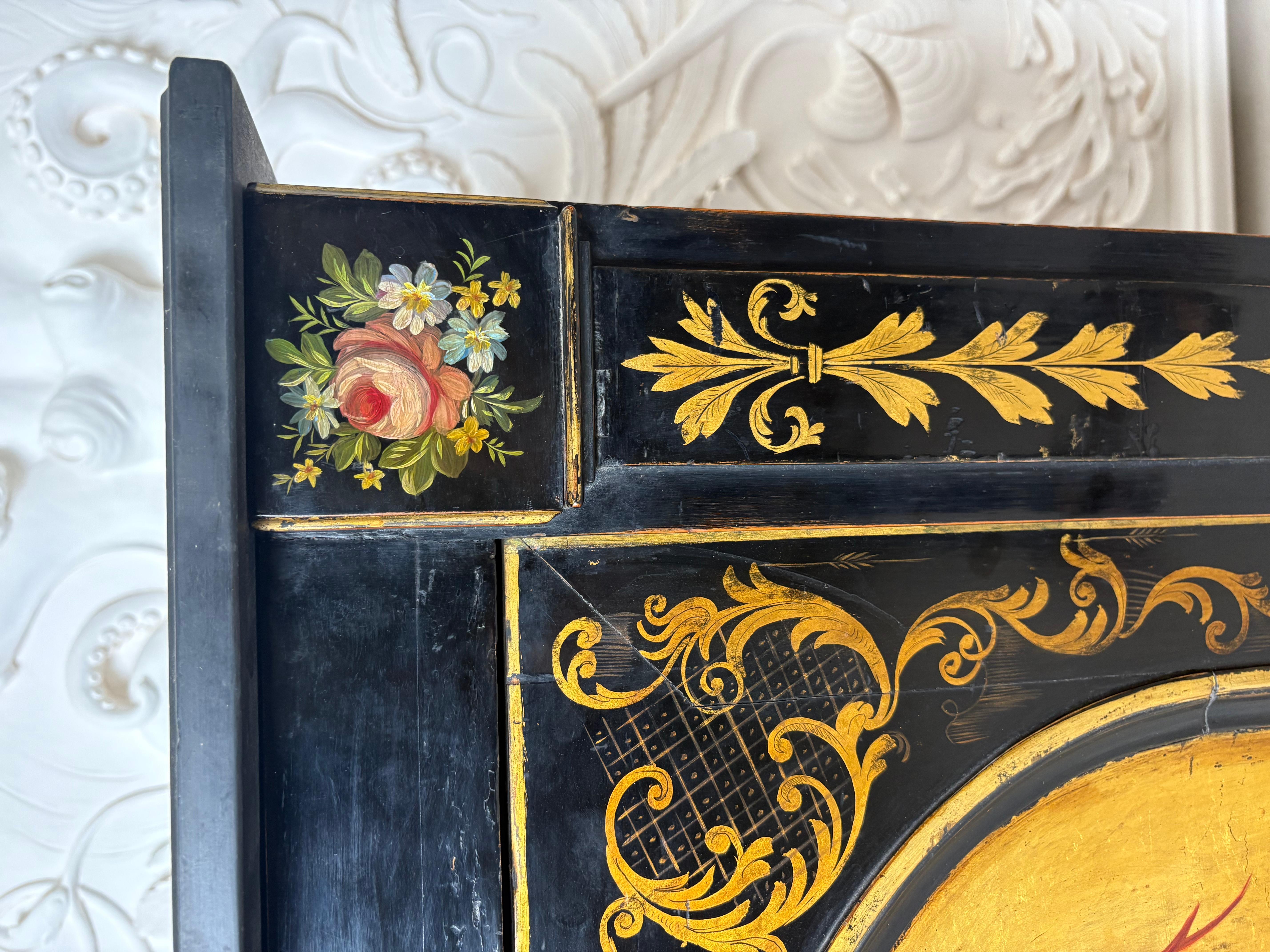 Französischer Beistellschrank aus der Mitte des 19. Jahrhunderts mit außergewöhnlicher Blumenmalerei im Angebot 1