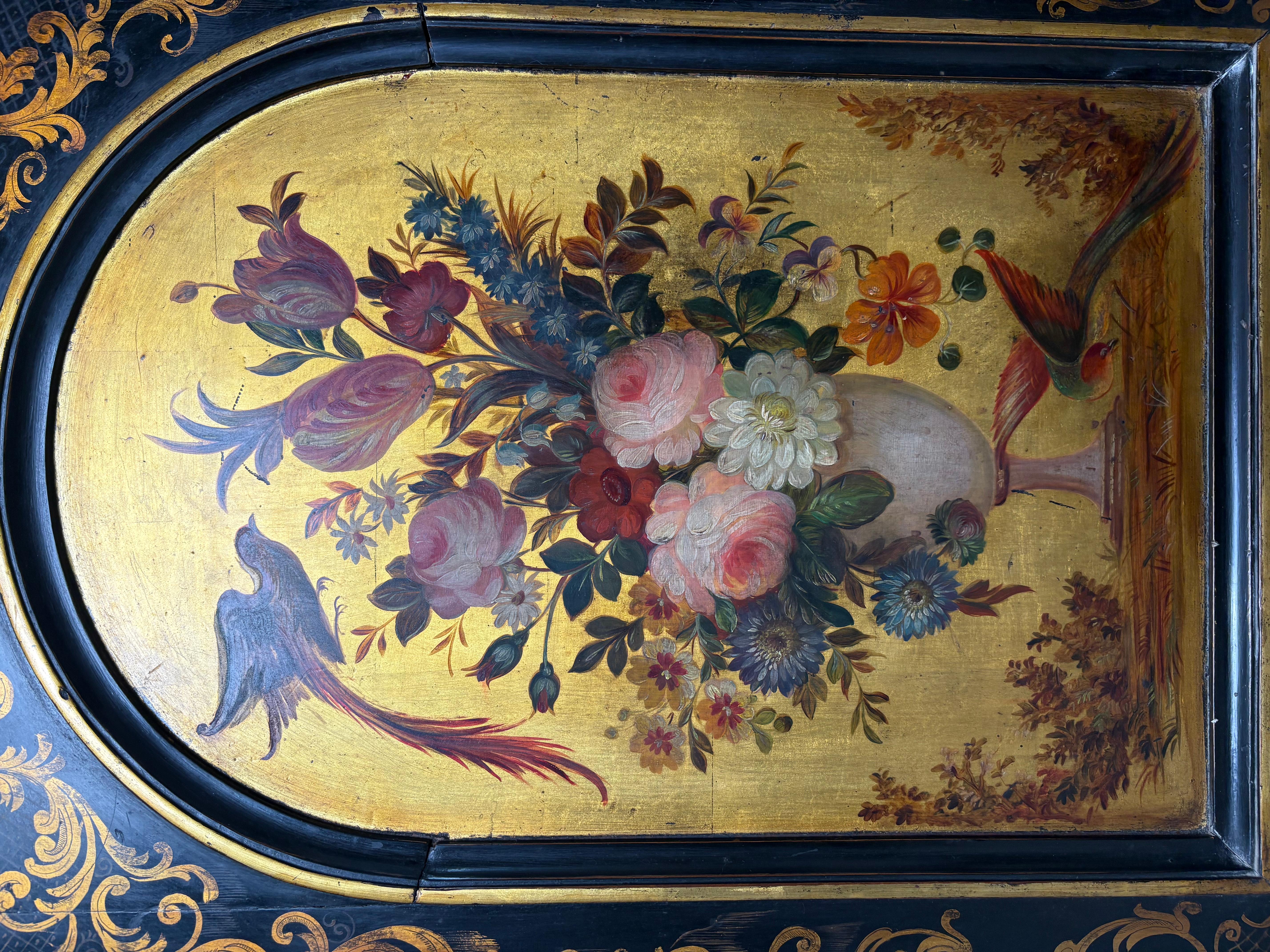 Französischer Beistellschrank aus der Mitte des 19. Jahrhunderts mit außergewöhnlicher Blumenmalerei im Angebot 2