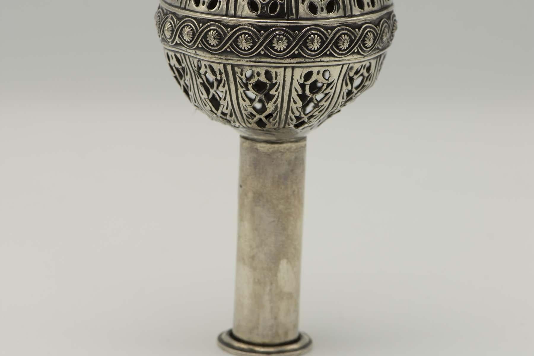 Mitte des 19. Jahrhunderts Französische Tora-Finials aus Silber 'Rimmonim' (Gegossen) im Angebot