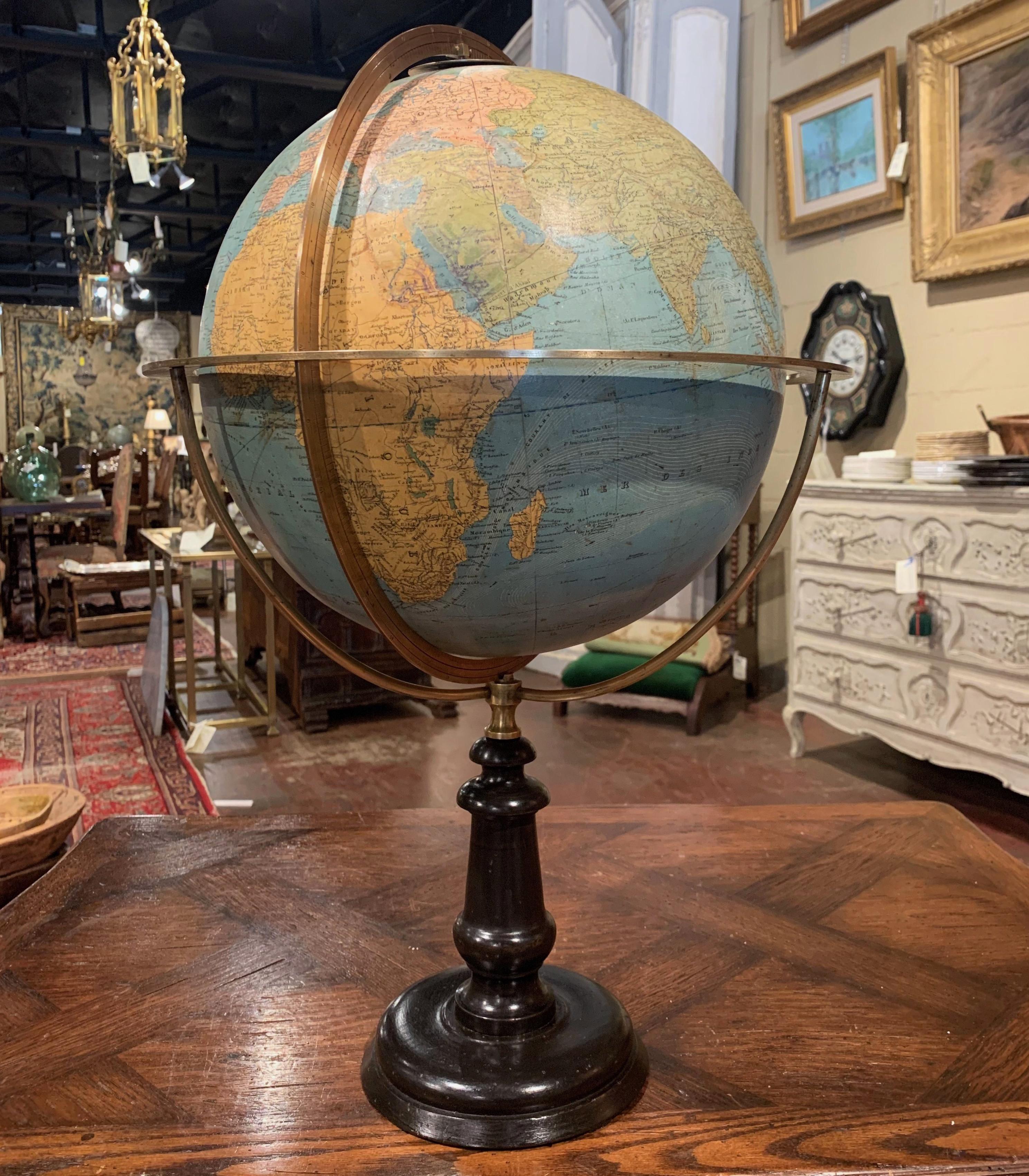 Fait main Globe terrestre français du milieu du 19e siècle avec cadre en laiton signé Ch. Perigot en vente