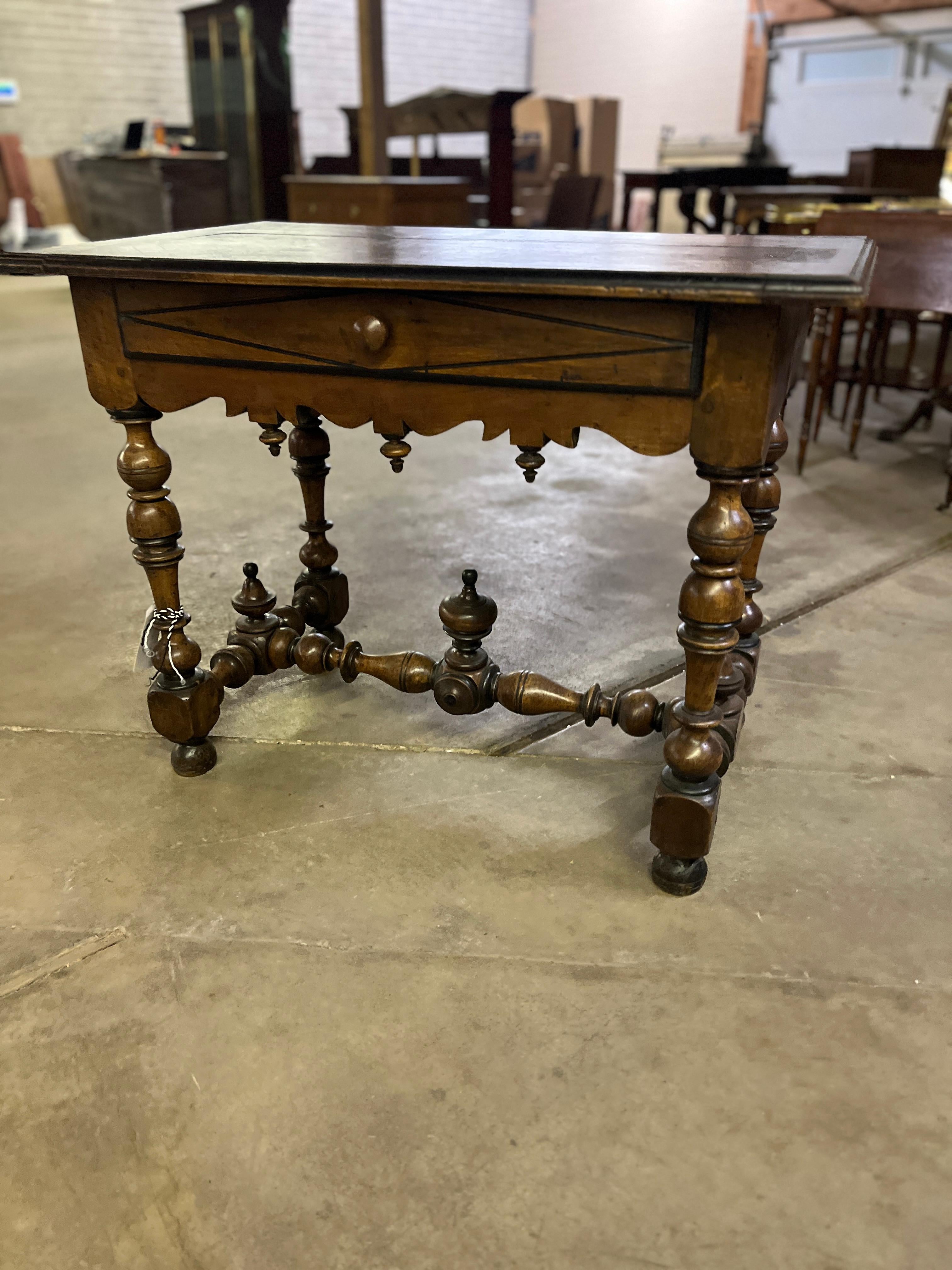 Mid 19th Century French Walnut Library Table In Good Condition For Sale In Scottsdale, AZ