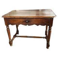 Tavolino in noce francese della metà del XIX secolo, intagliato a mano, Rustic Design