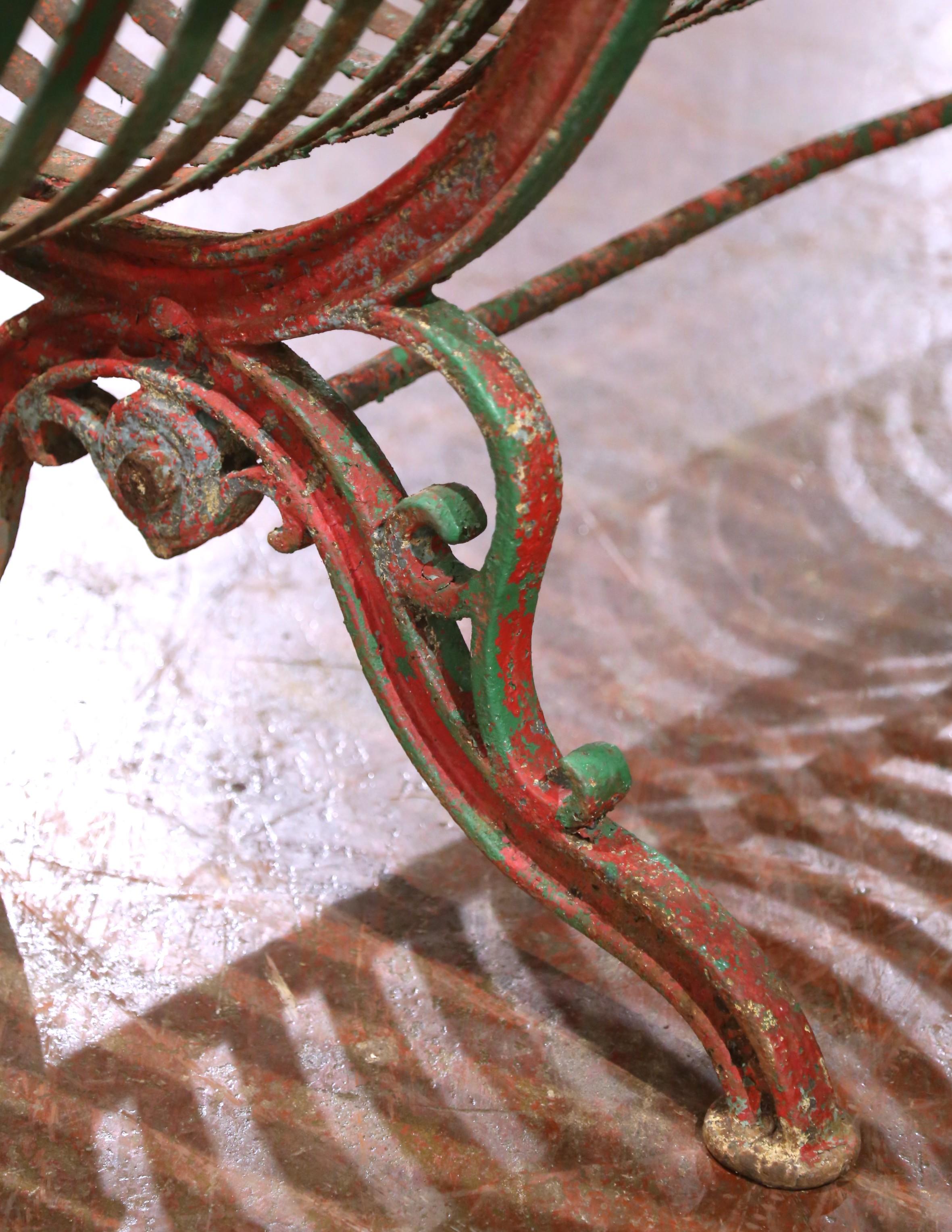 Banc de jardin en fer forgé français du milieu du 19e siècle avec patine peinte d'origine en vente 1