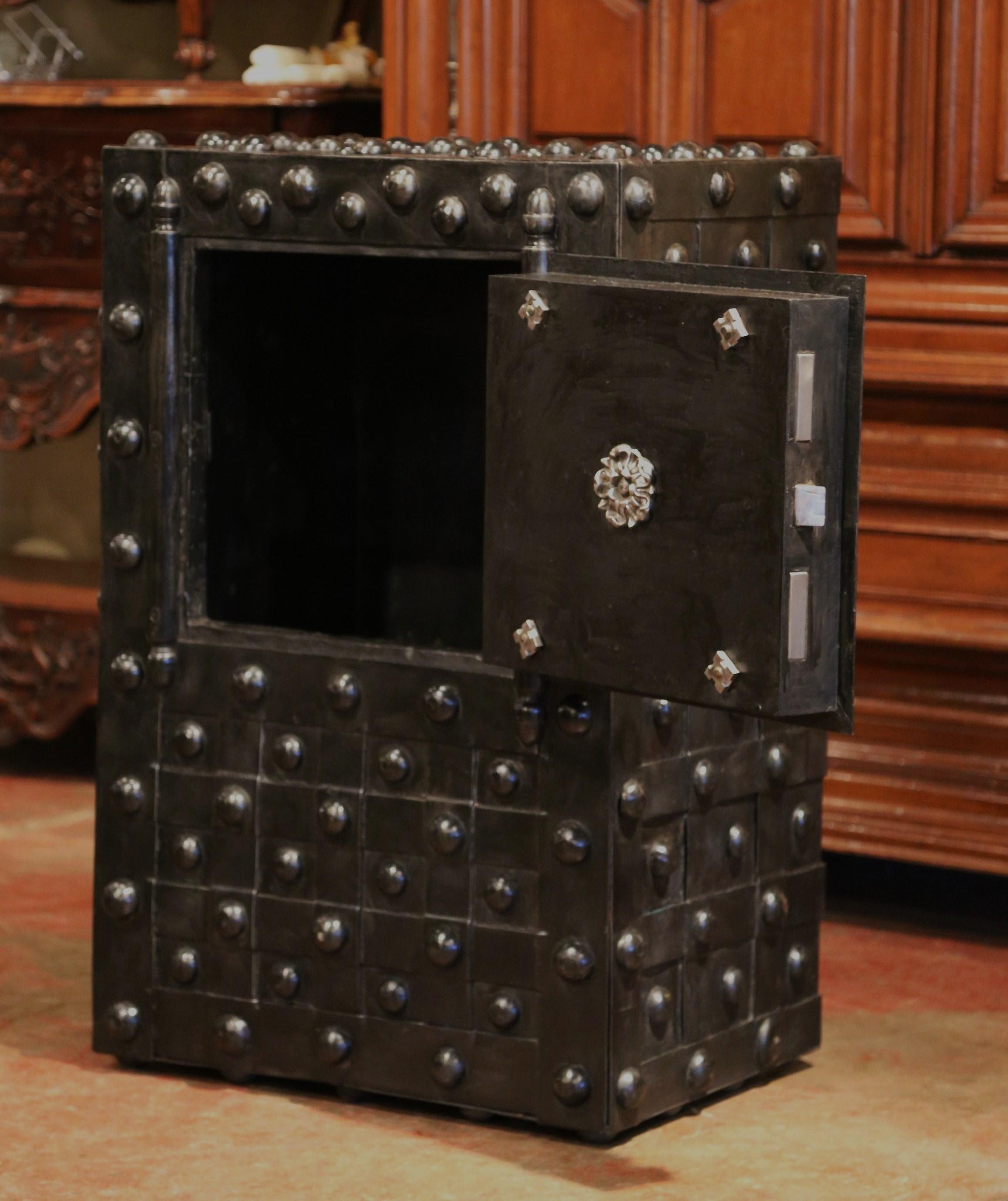 Mid-19th Century French Wrought Iron Hobnail Studded Safe by Magaud De Charf In Excellent Condition In Dallas, TX