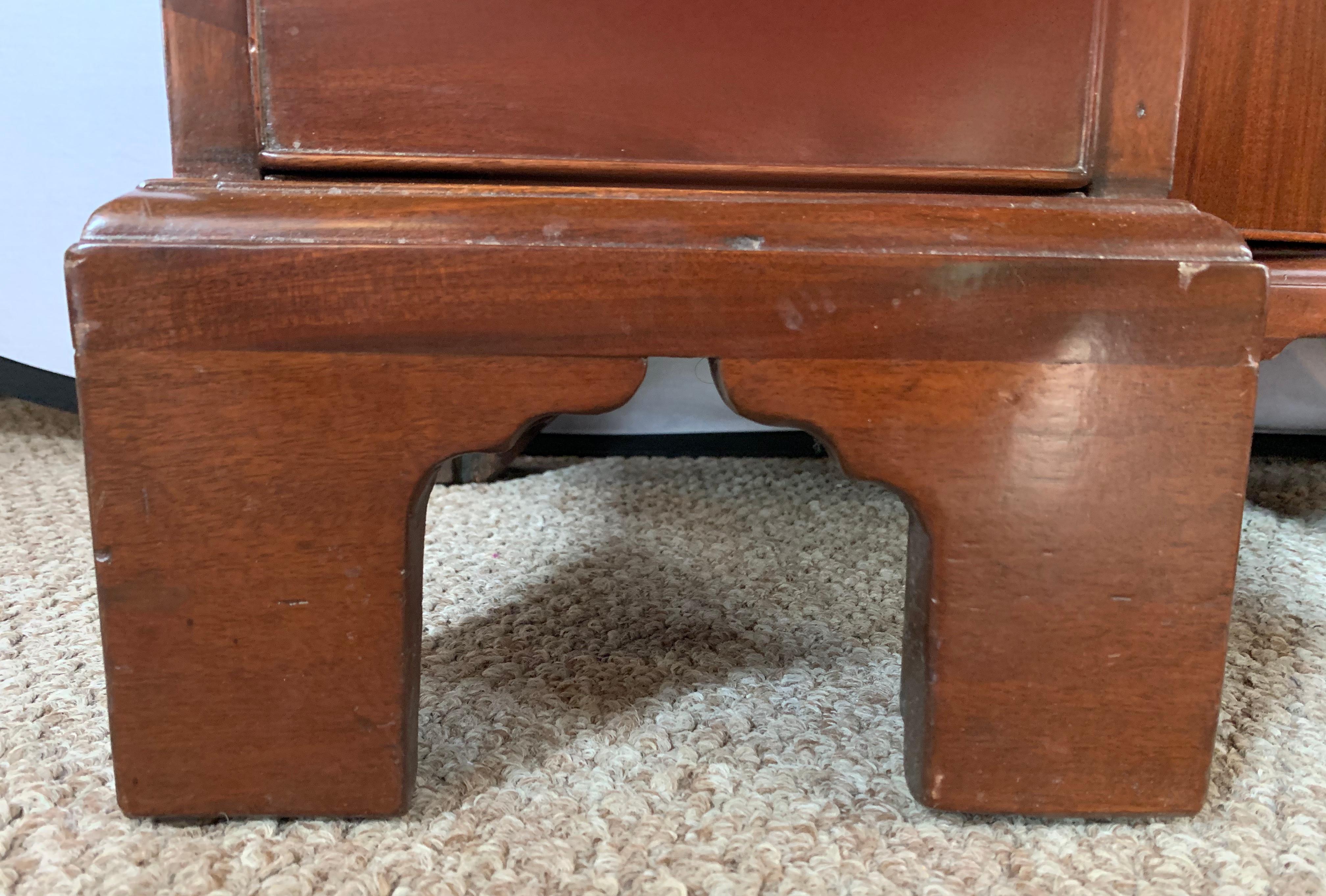 Mid-19th Century Georgian Style Mahogany Knee Hole Desk For Sale 7