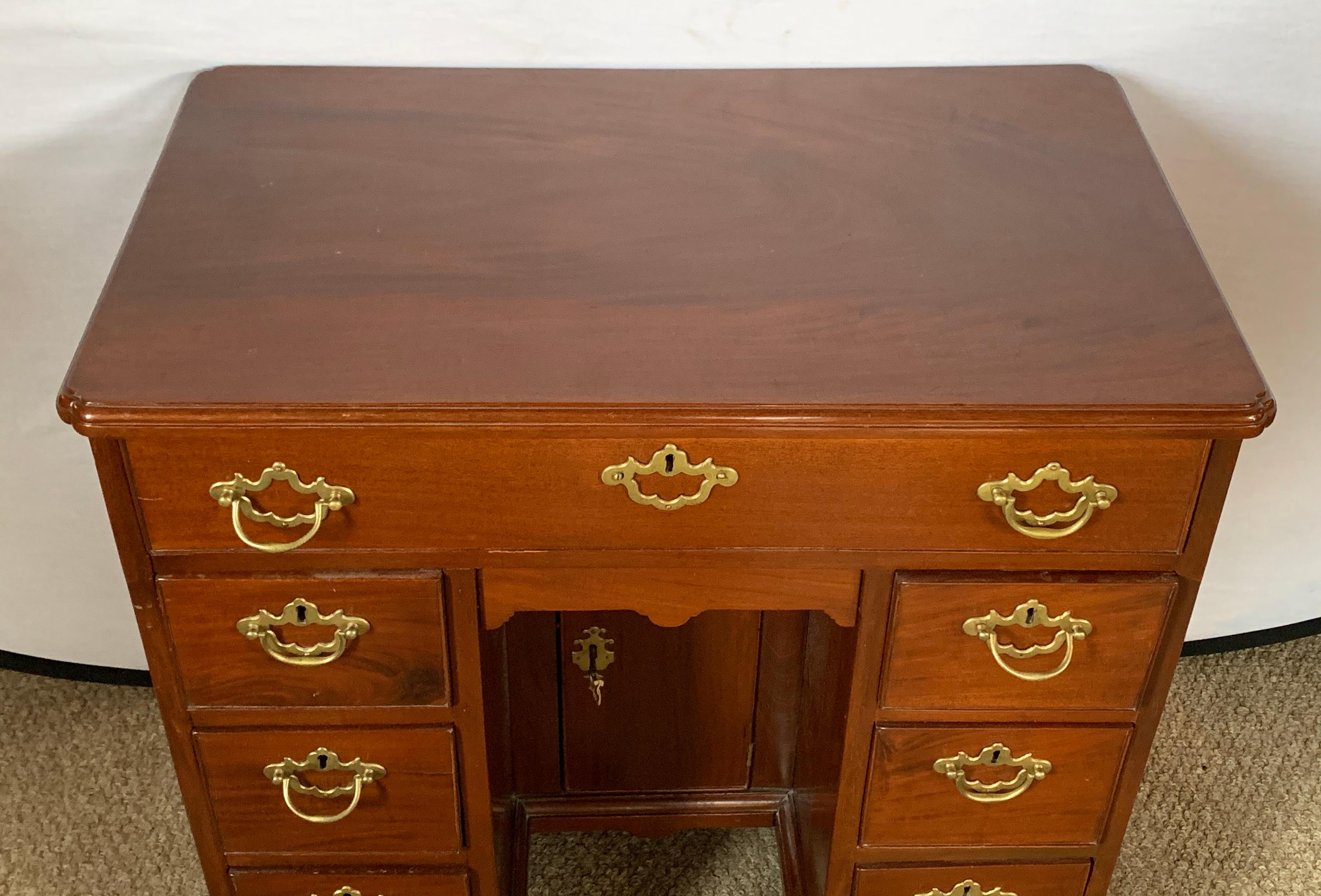 Mid-19th Century Georgian Style Mahogany Knee Hole Desk For Sale 1