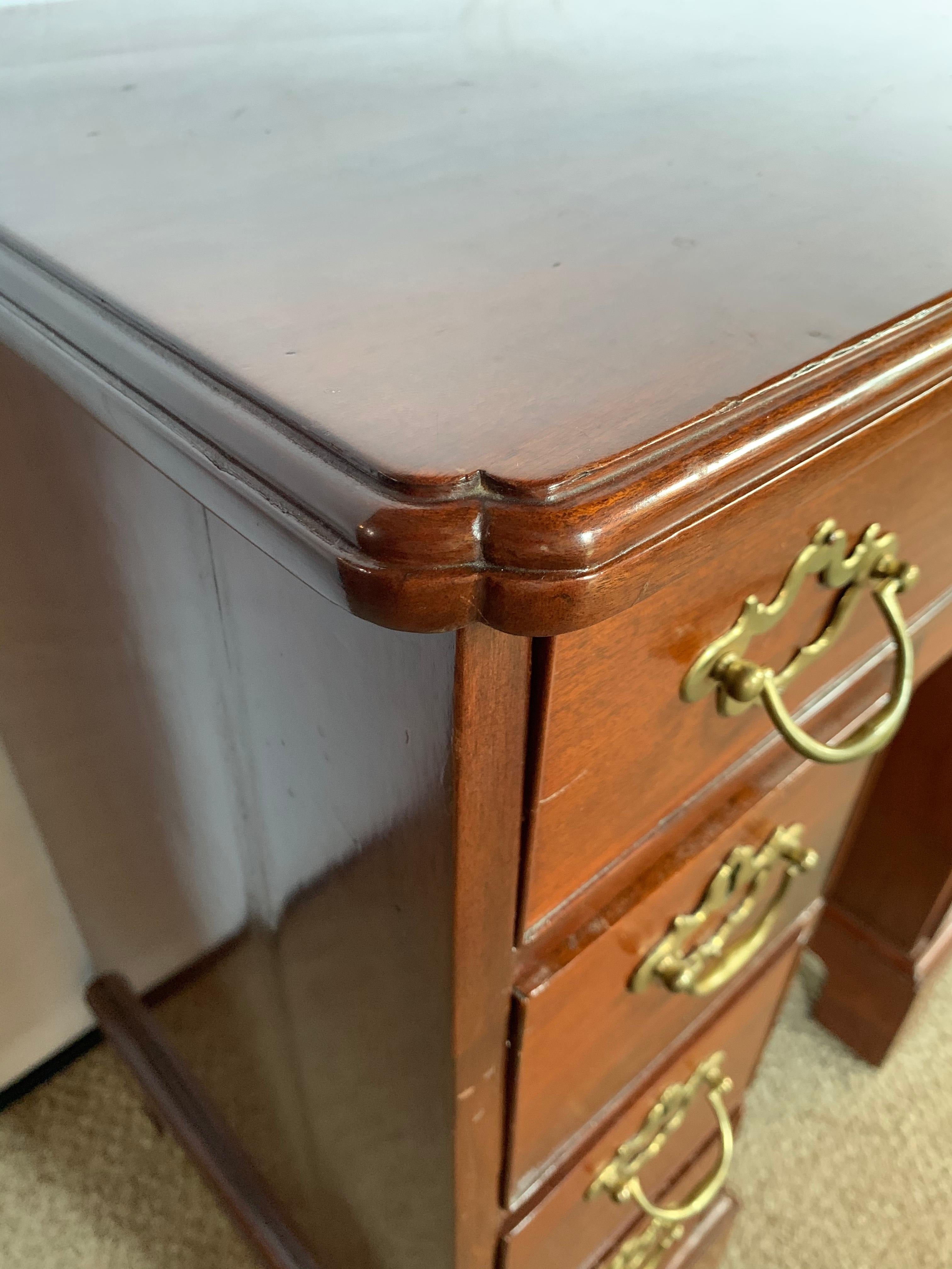 Mid-19th Century Georgian Style Mahogany Knee Hole Desk For Sale 4