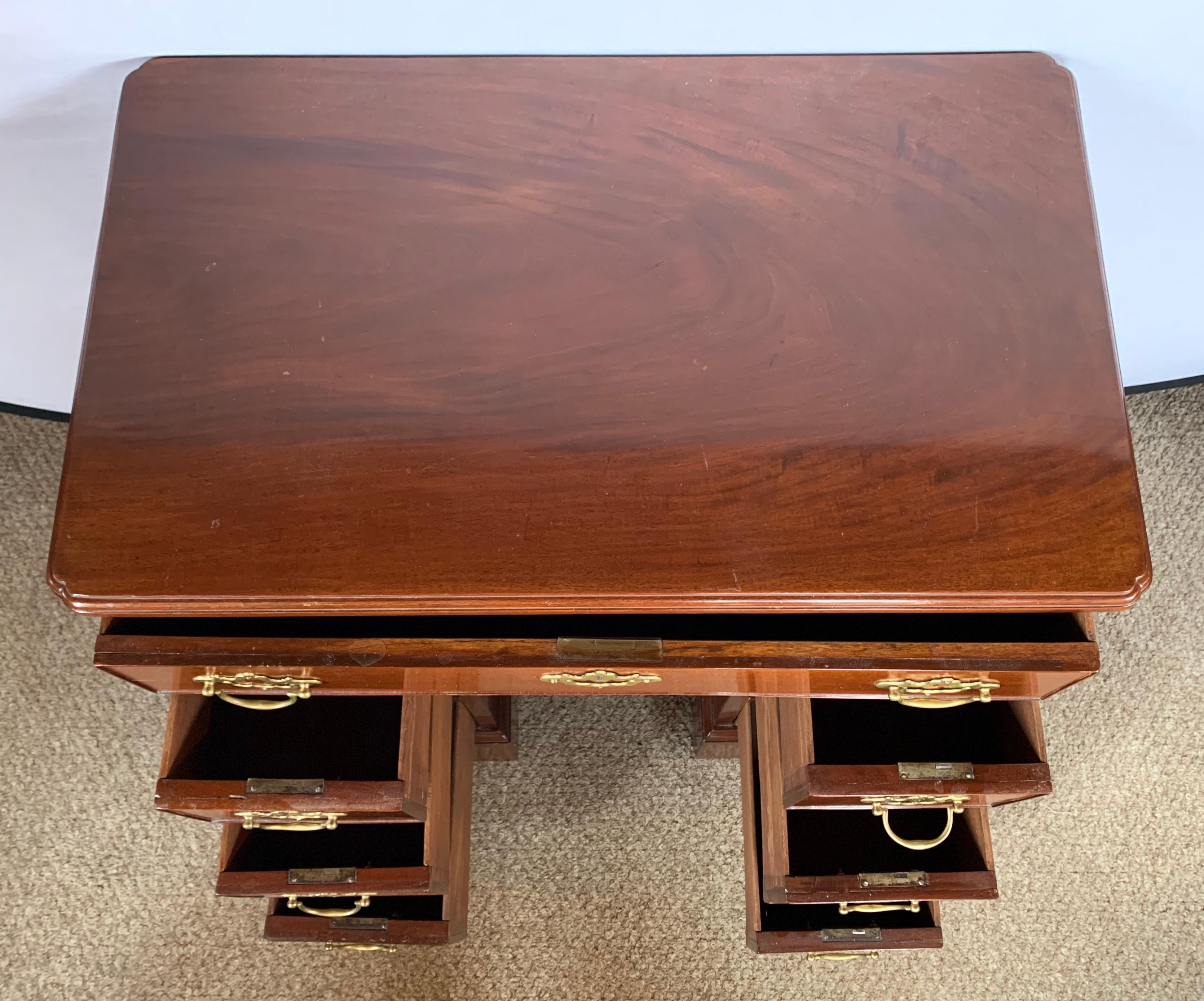Mid-19th Century Georgian Style Mahogany Knee Hole Desk For Sale 5