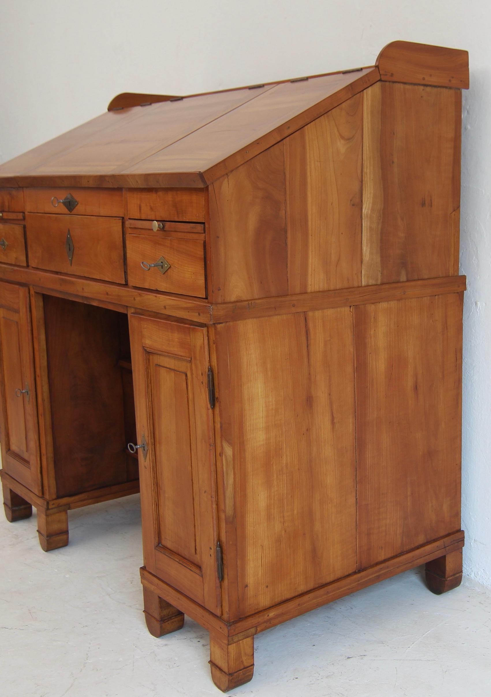 Mid 19th Century German Biedermeier Cherrywood Standing Desk For Sale 10
