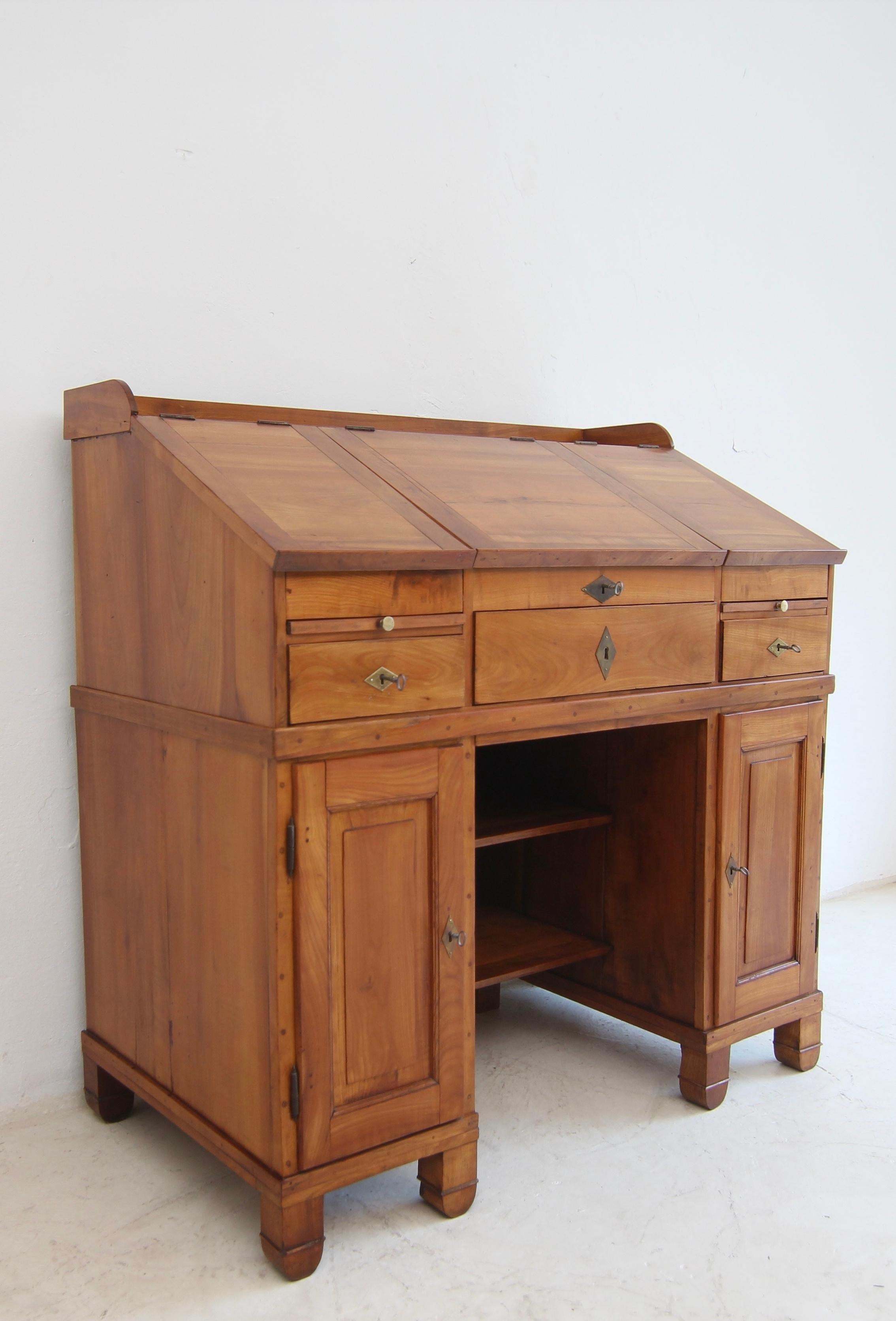 Mid 19th Century German Biedermeier Cherrywood Standing Desk For Sale 1