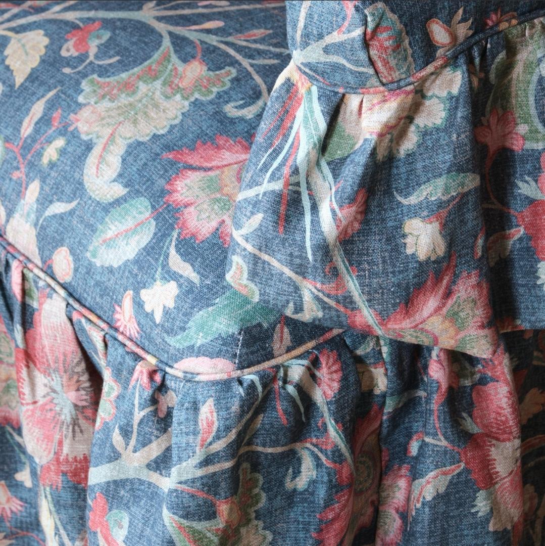 Fauteuil ouvert Gillows du milieu du 19e siècle en lin imprimé Colefax and fowler en vente 4