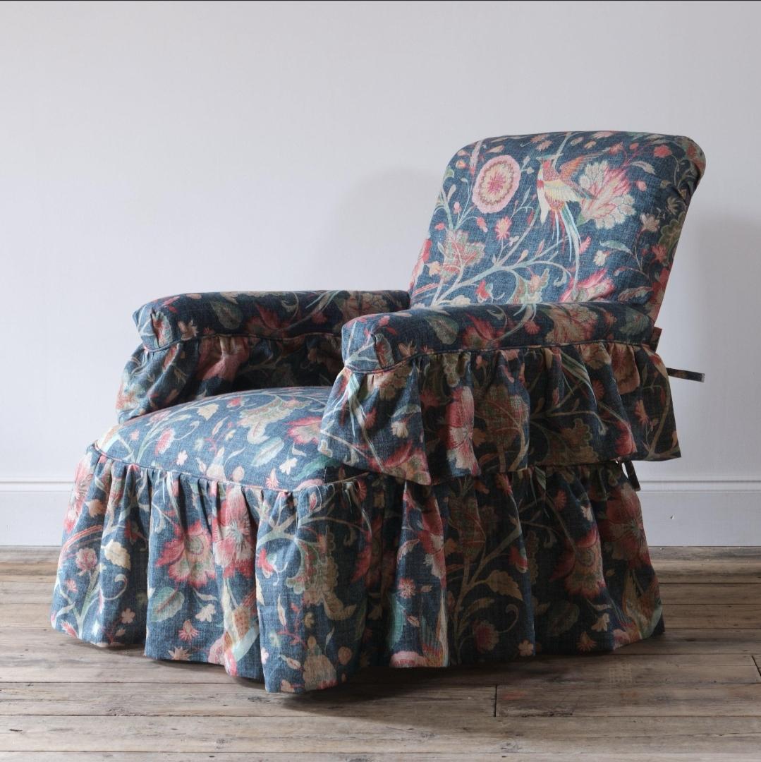 Fauteuil ouvert Gillows du milieu du 19e siècle en lin imprimé Colefax and fowler en vente 1