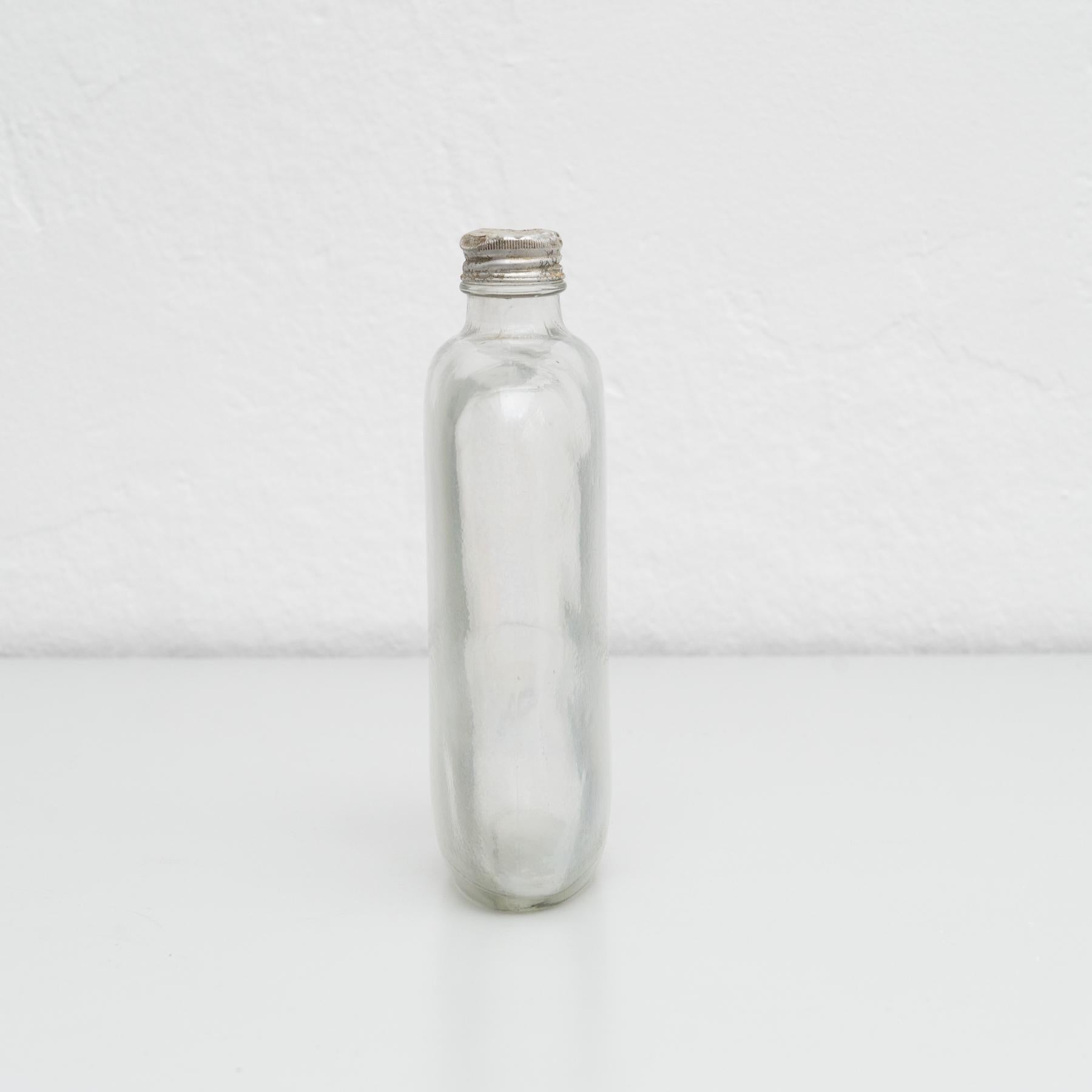 Mid-19th Century Glass Bottle with Metal Cap In Good Condition For Sale In Barcelona, Barcelona