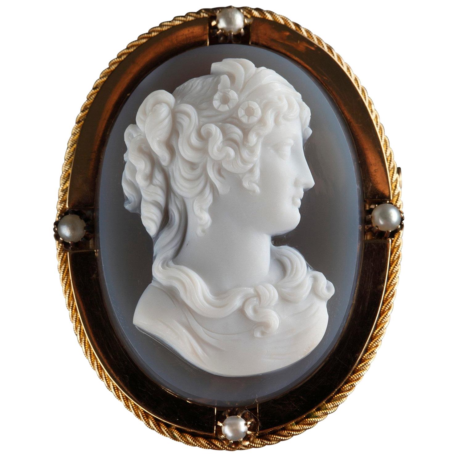 Mid-19th Century Gold Brooch-Pendant with Agate Cameo
