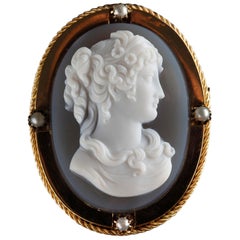 Broche-pendentif en or du milieu du XIXe siècle avec camée en agate