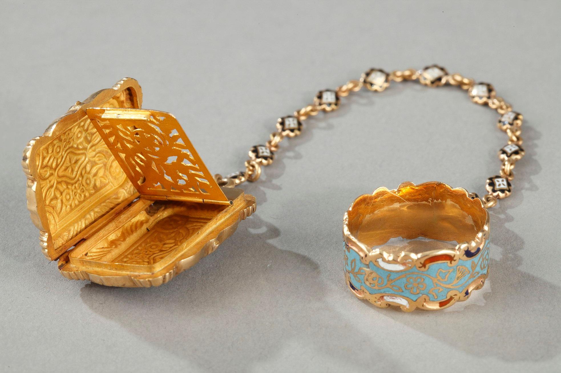 Women's or Men's Mid-19th Century Gold Vinaigrette and Ring For Sale