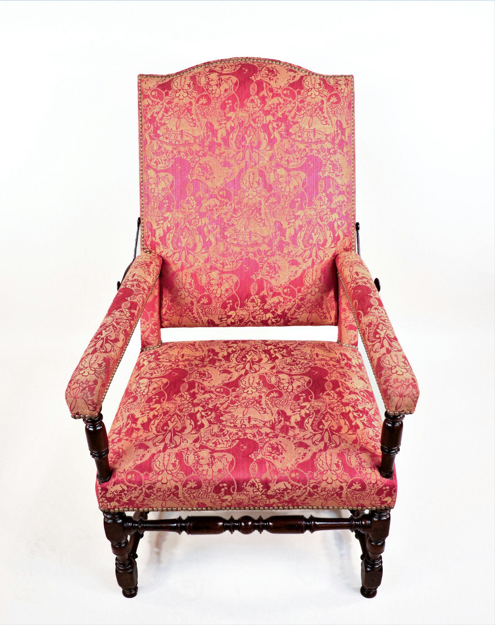 Inventato nel 1850 circa, il precursore della moderna poltrona reclinabile fu inizialmente progettato per la sua versatilità: i primi modelli potevano fungere da sedia, letto e chaise lounge. Questa innovazione ha guadagnato rapidamente popolarità